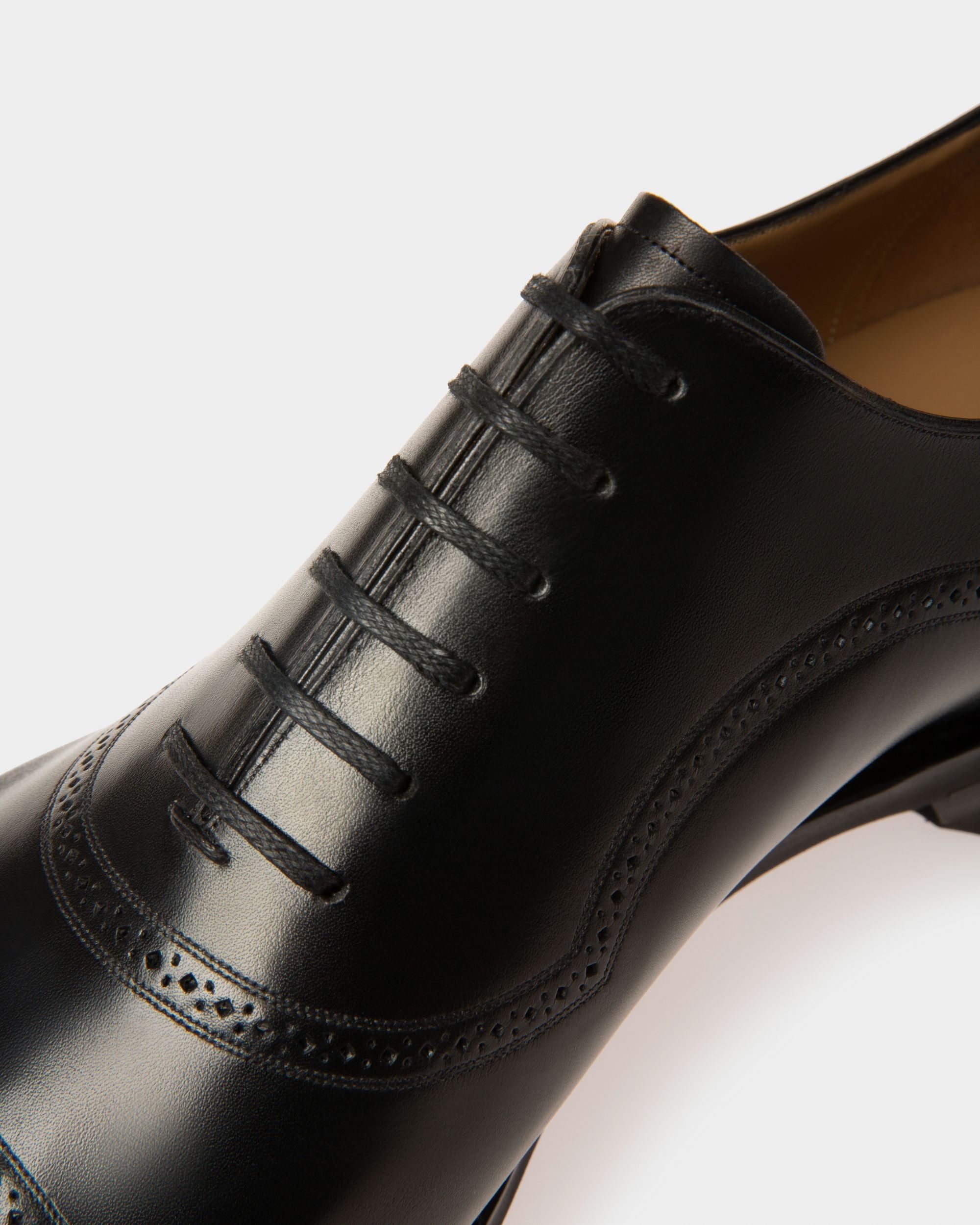 Bally Global - Scotch Men's Leather Oxford Lace-Up Shoe In Black - Black