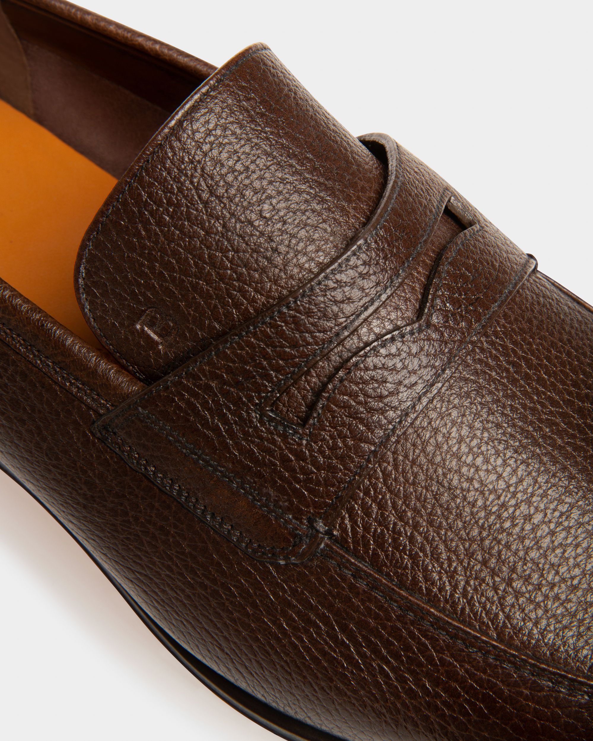 Bally Global - Mocassin Penny Loafer Webb Pour Homme En Cuir De Cerf Grainé Couleur Coconut - Marron