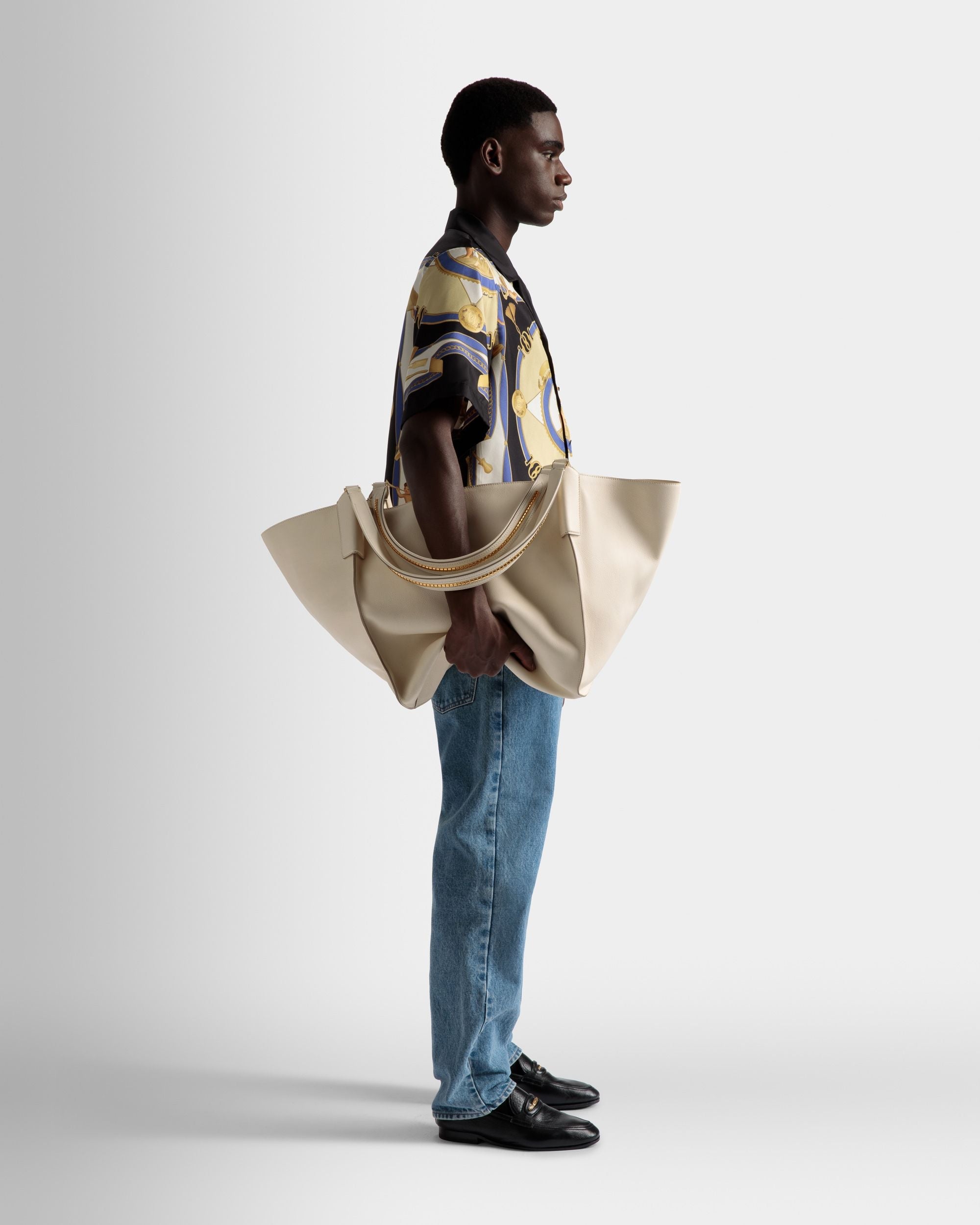 Bally Global - Arkle Extra Large Shopper In Bone Leather - White