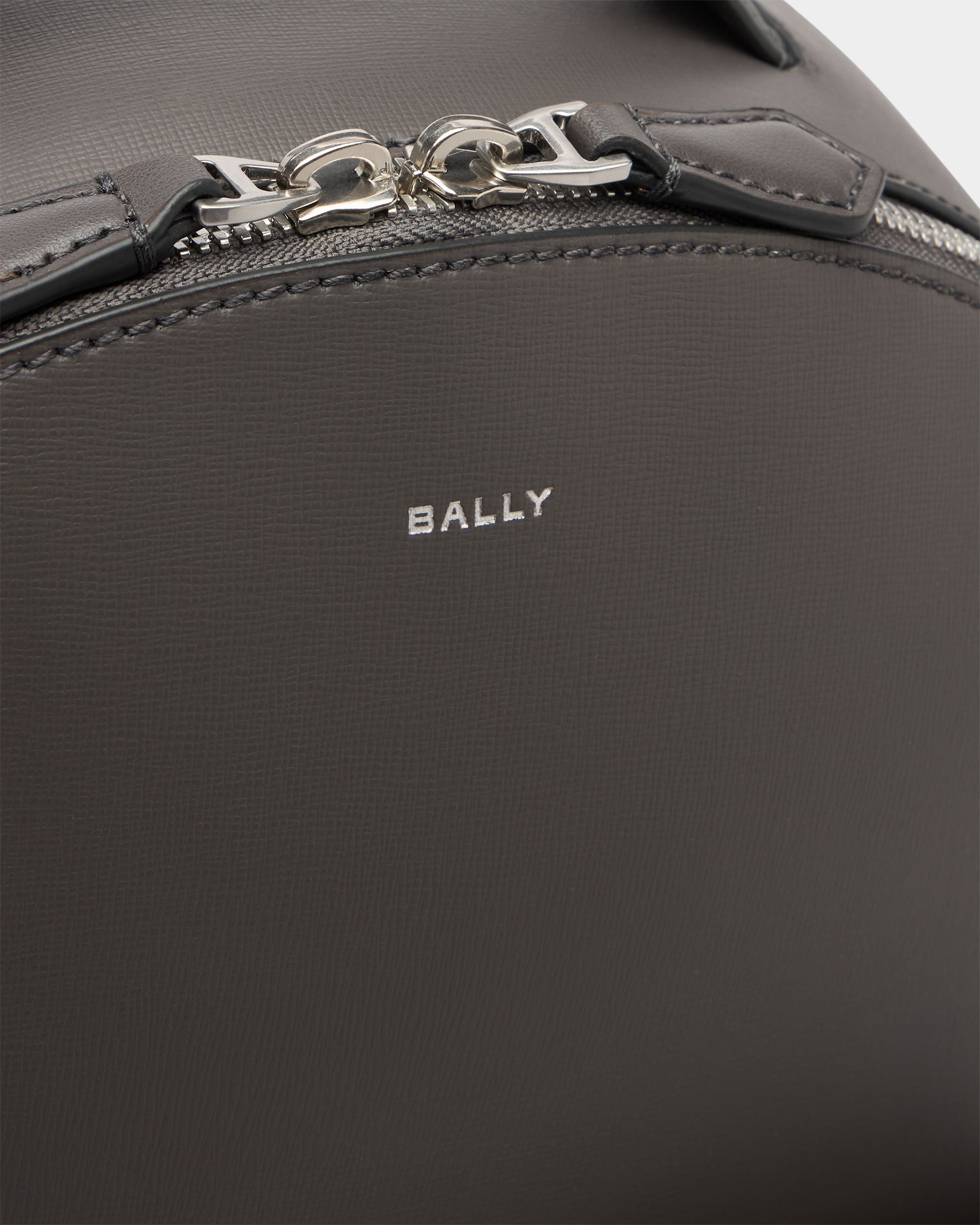 Bally Global - Sac À Dos Mythos En Cuir Recyclé Gris - Gris