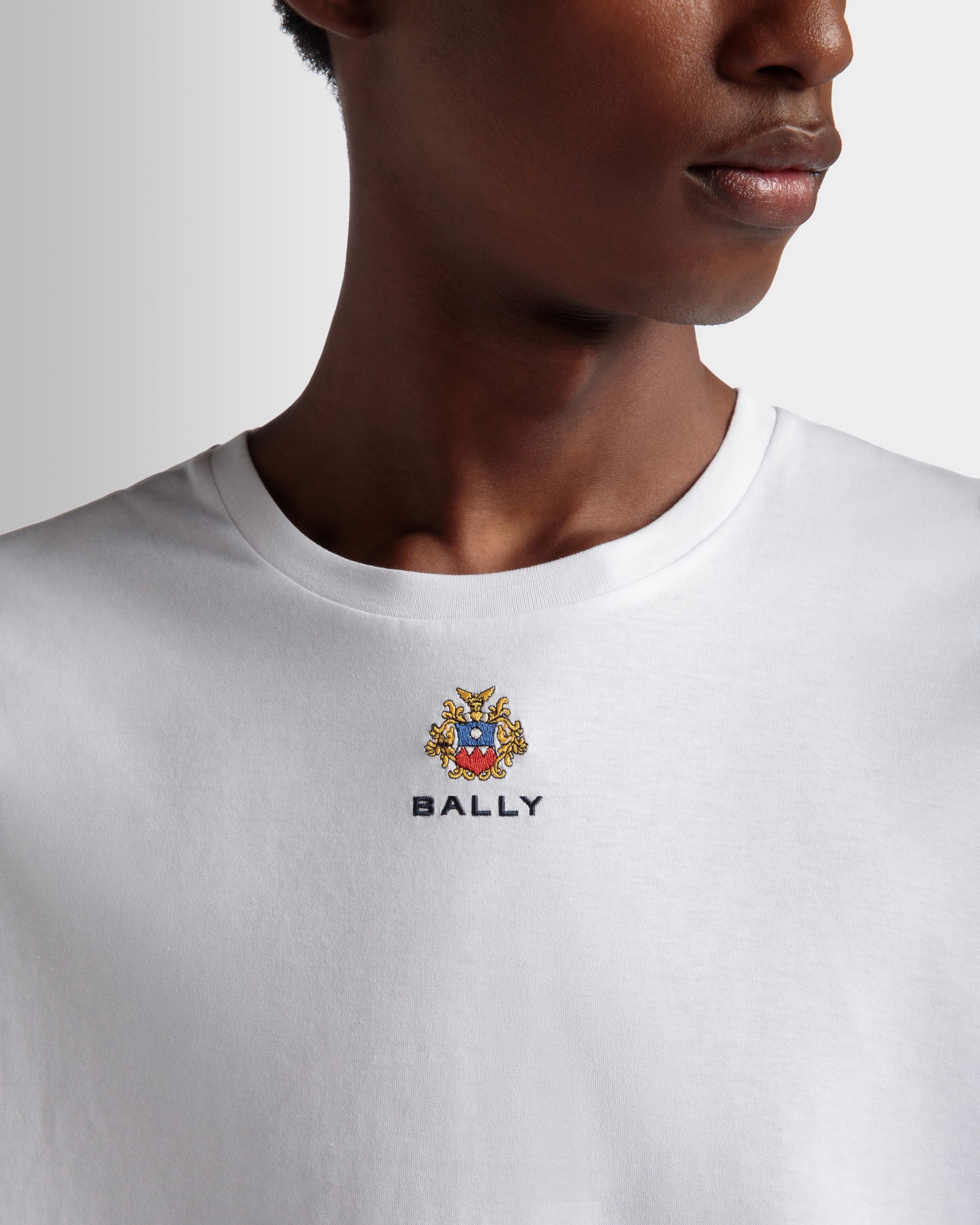 Bally Global - T-Shirt Avec Un Logo Bally Crest En Coton Blanc - Blanc