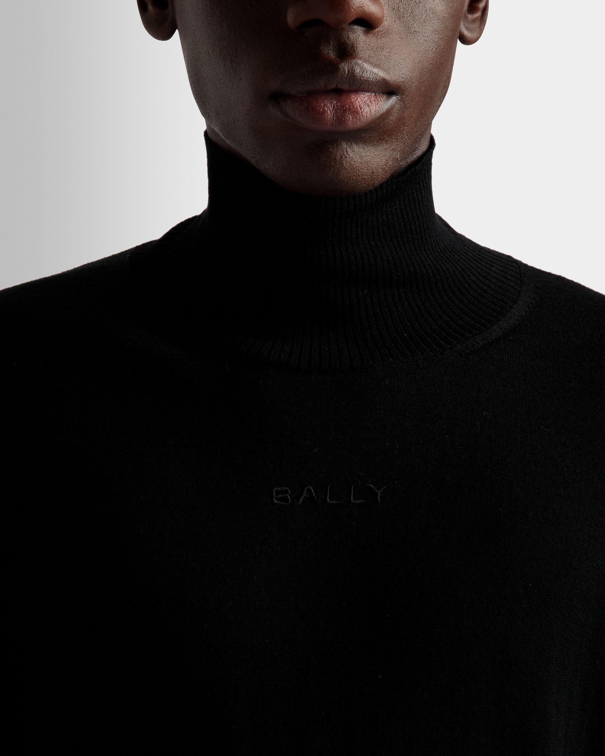 Bally Global - Jersey Con Cuello Vuelto De Lana En Negro - Negro