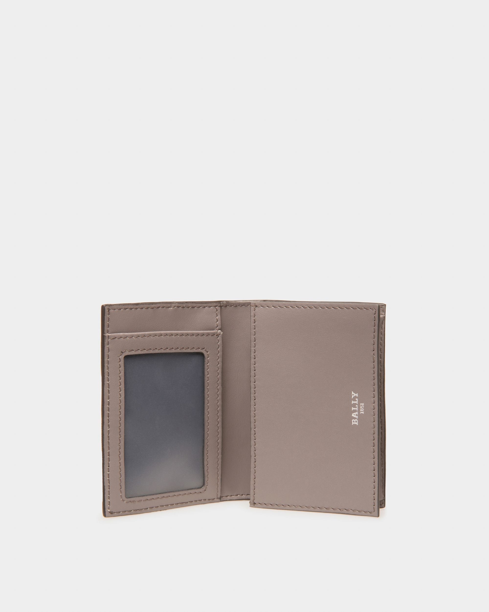 Bally Global - Balee Leather Beniness Card Holder In Army Green - Green