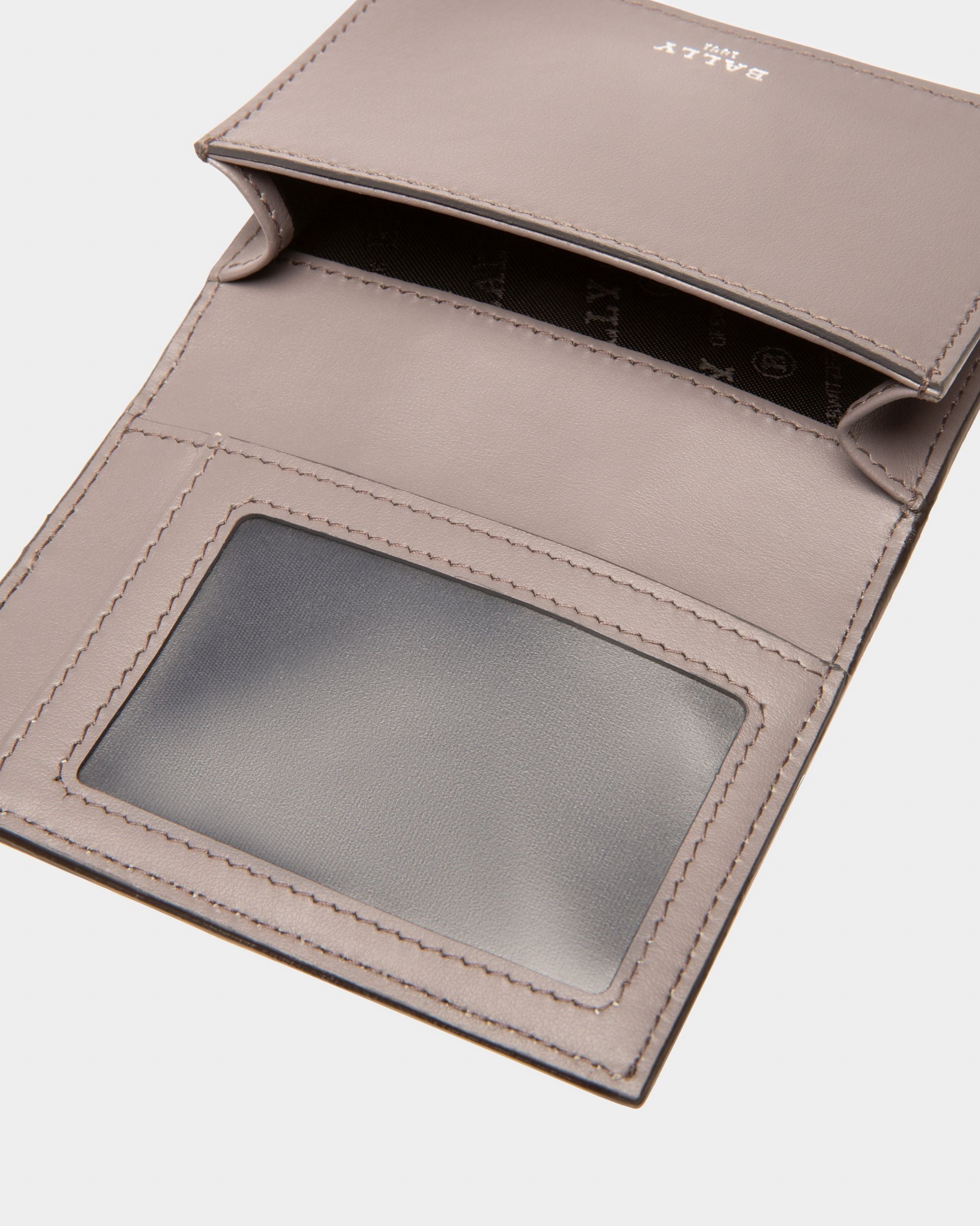 Bally Global - Balee Leather Beniness Card Holder In Army Green - Green