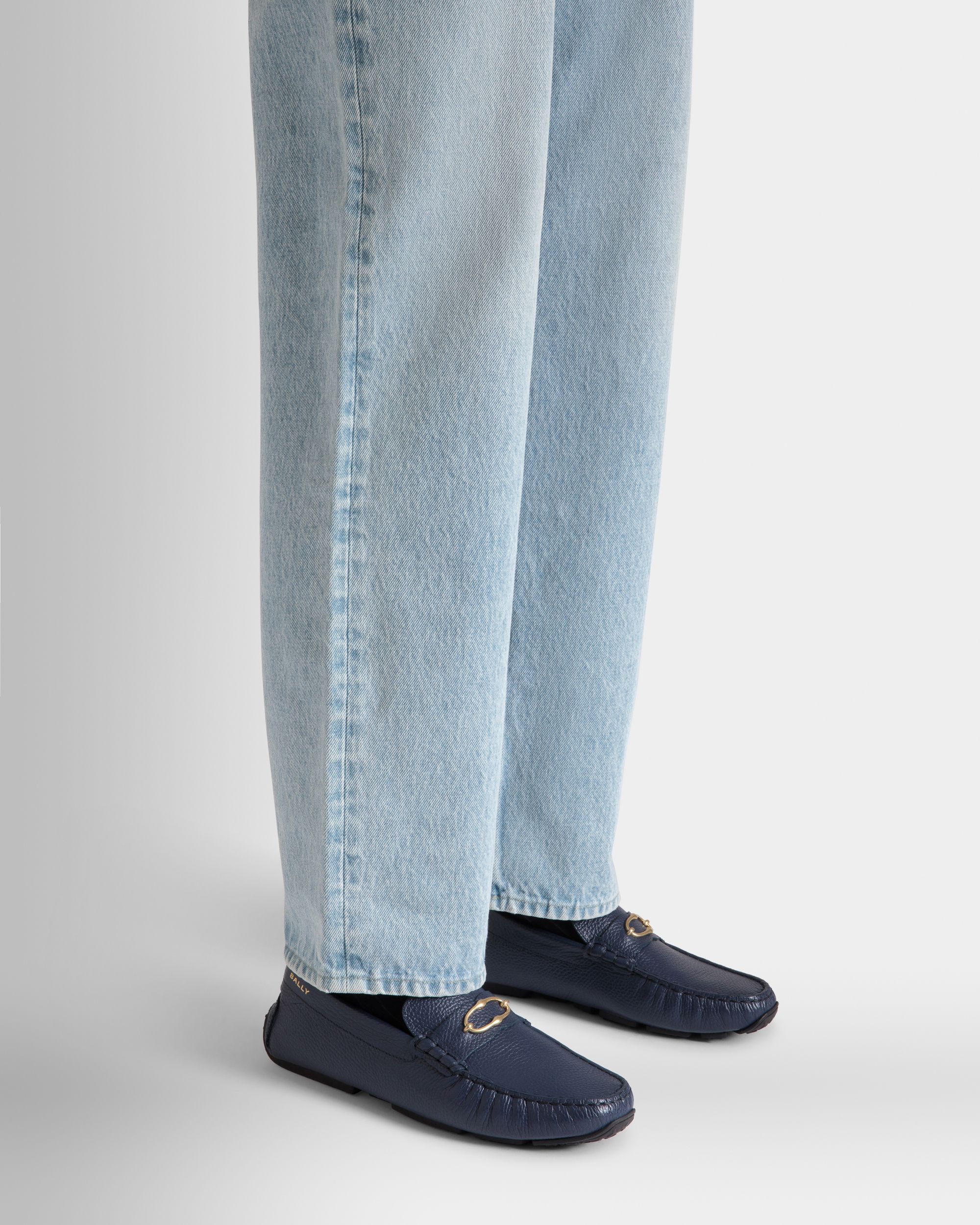 Bally Global - Pilot Driver In Navy Blue Grained Leather - Bleu