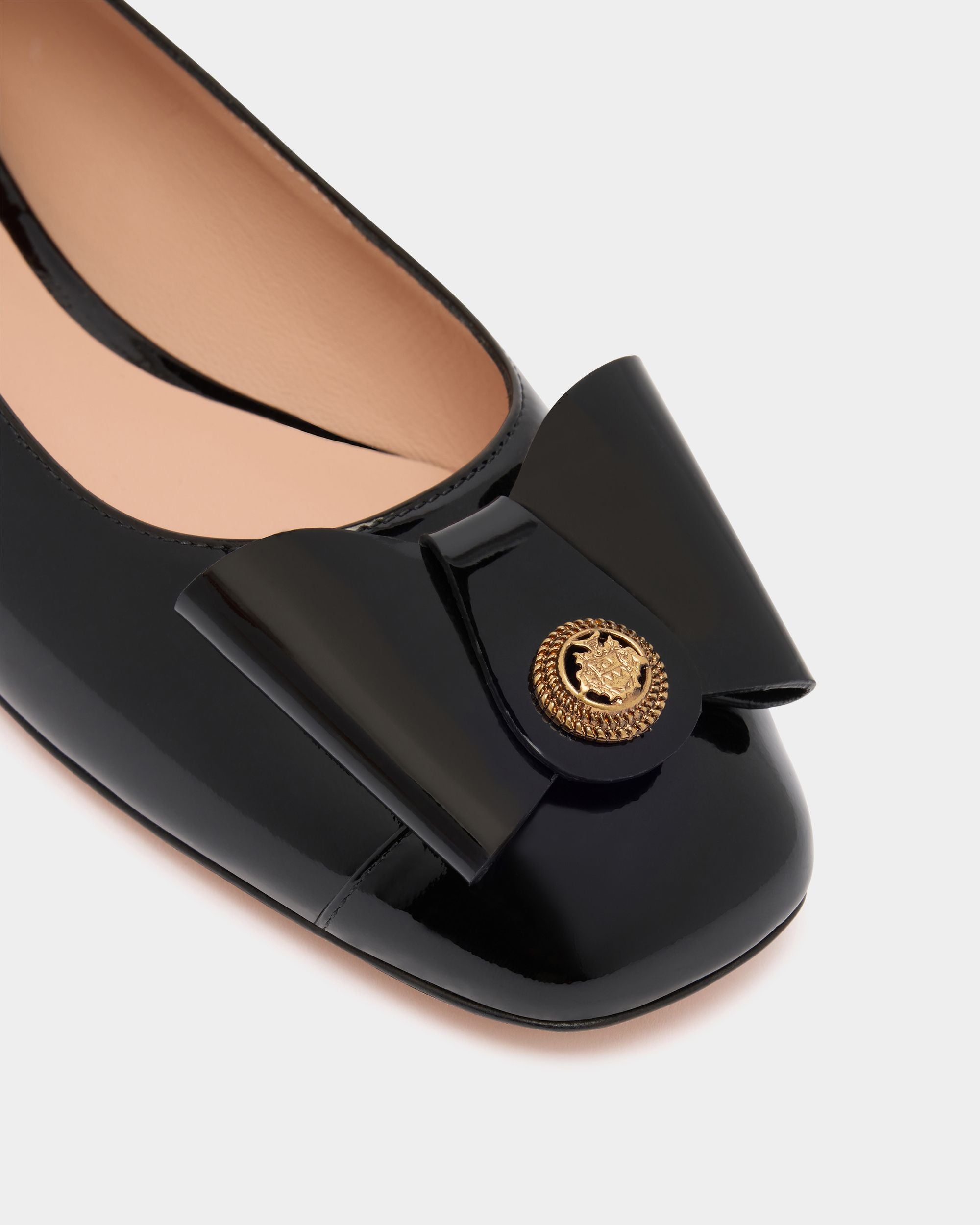 Bally Global - B-Bow Flat in Black Leather - Black