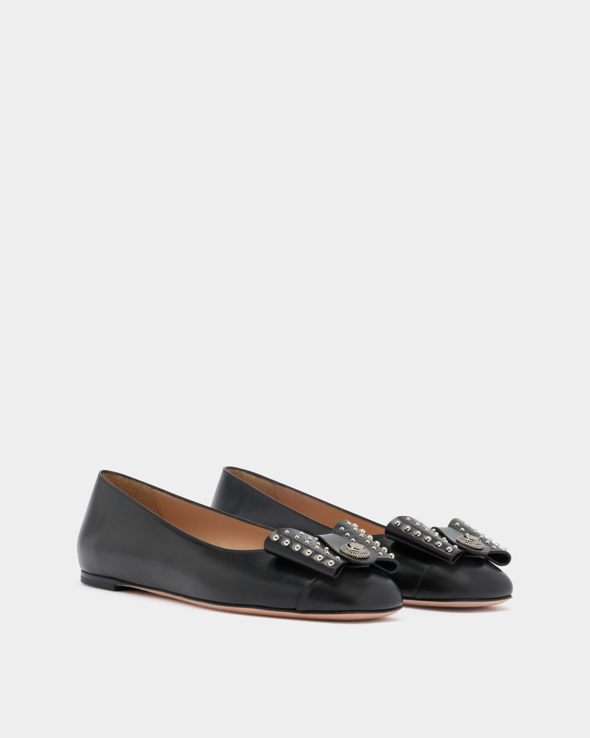 Bally Global - B-Bow Flat in Black Leather - Black