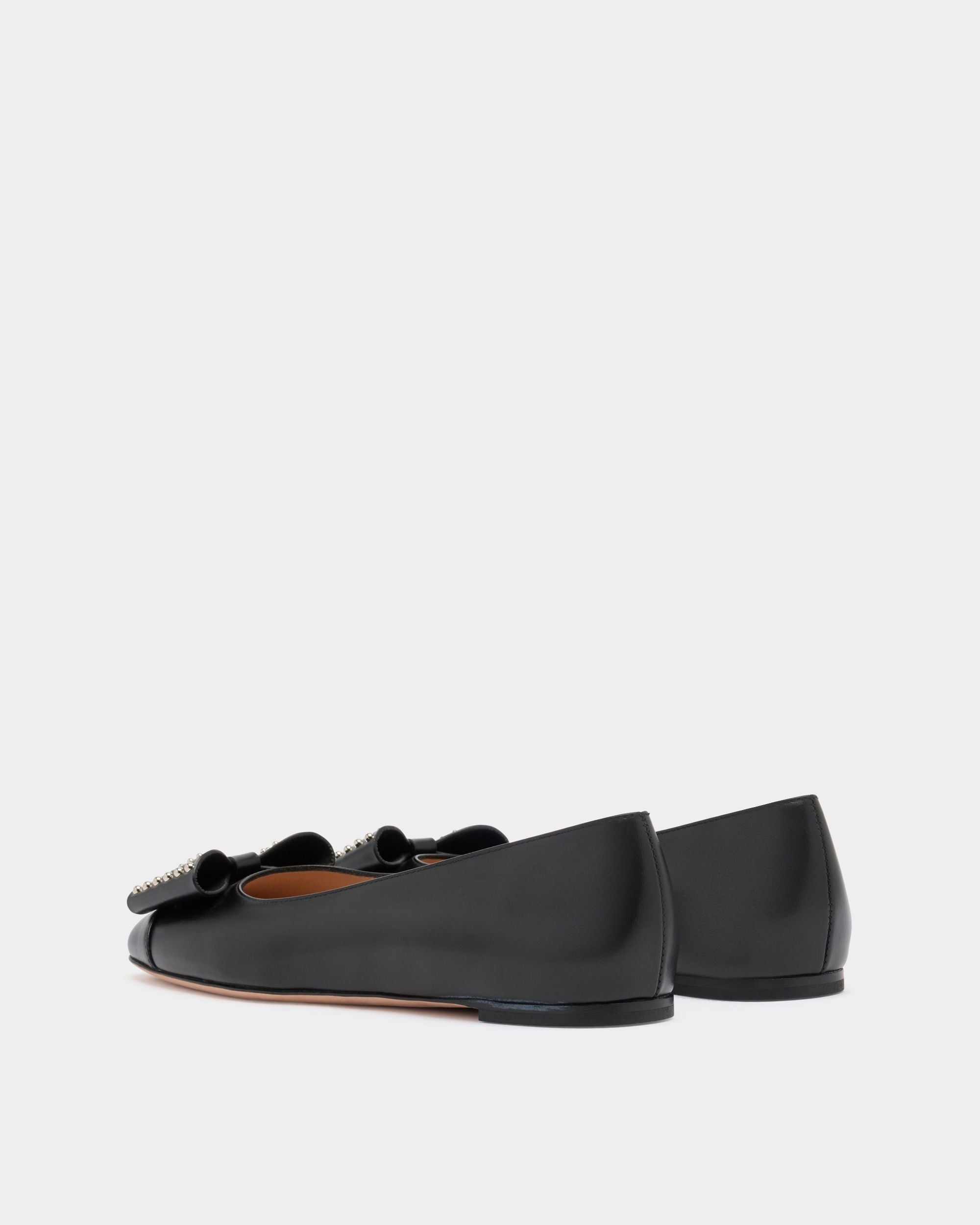 Bally Global - B-Bow Flat in Black Leather - Black