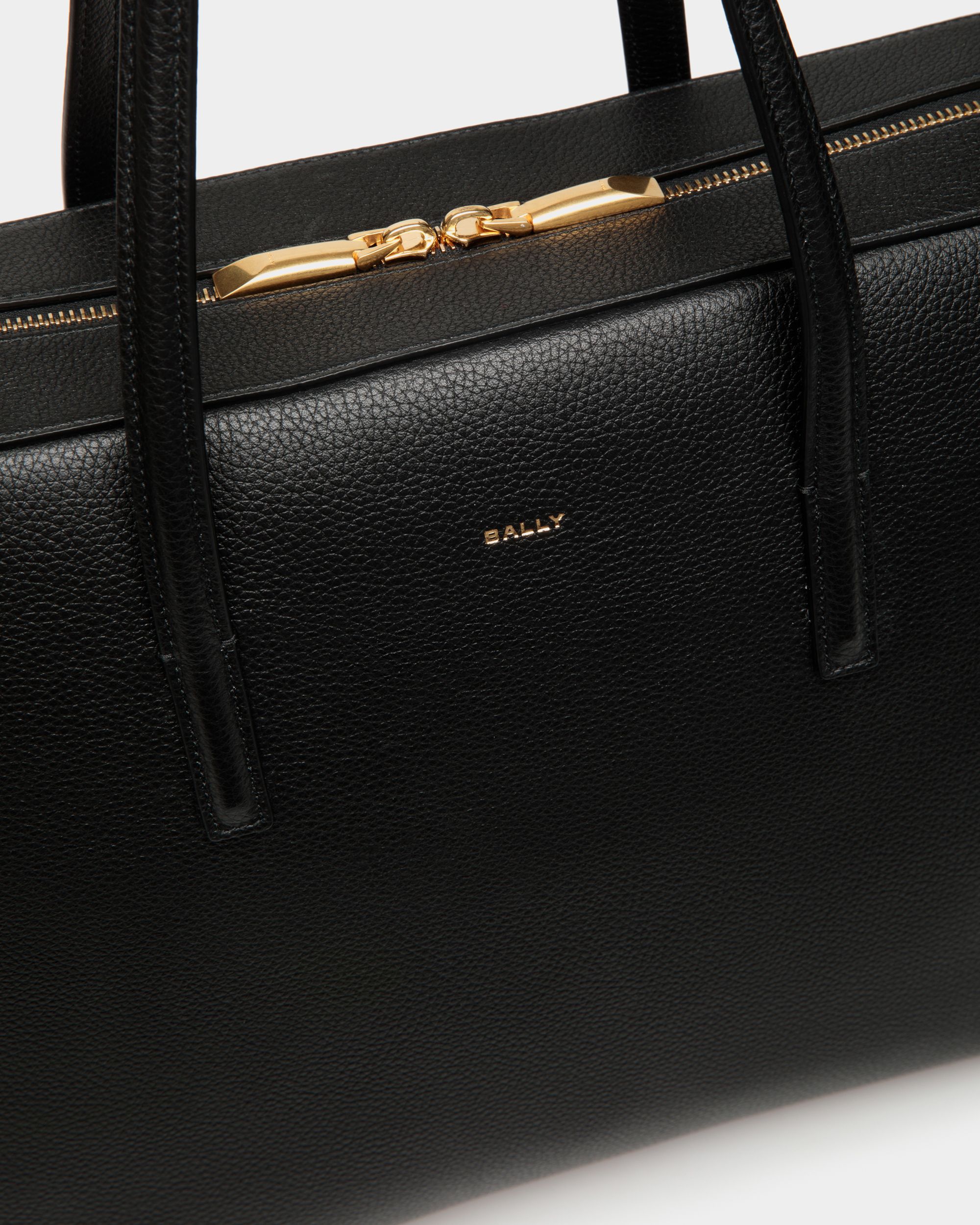 Bally Global - Bolso Ejecutivo Emblem De Piel Granulada Negra - Negro