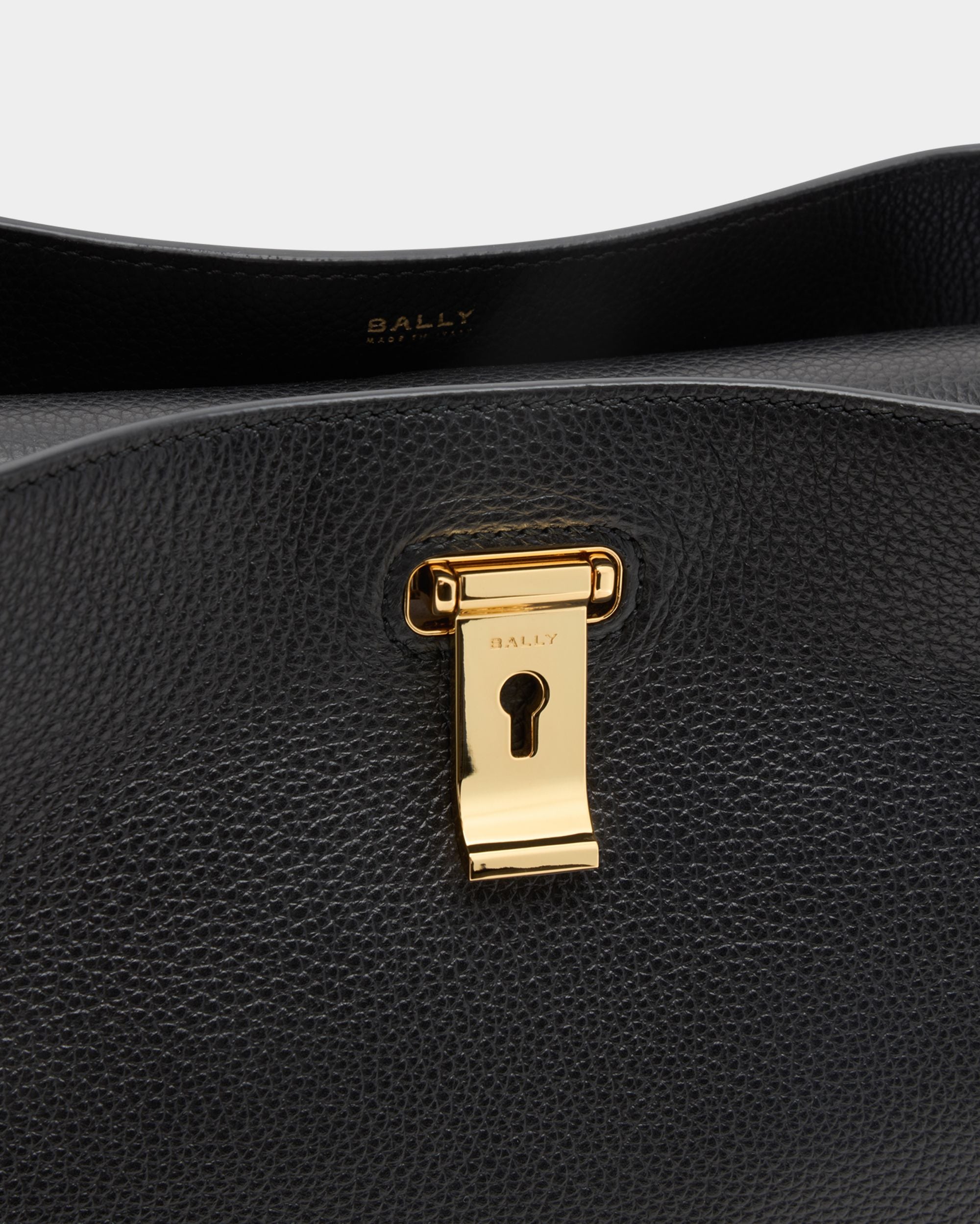 Bally Global - Bolso Con Asa Superior Lock Me De Piel Granulada Negra - Negro