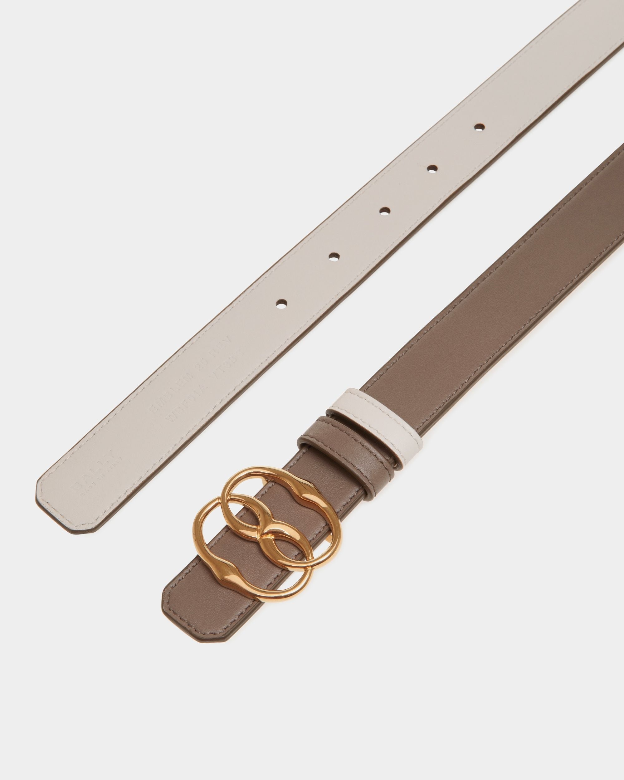 Bally Global - Emblem 25mm Reversible Belt in Beige Leather - Beige