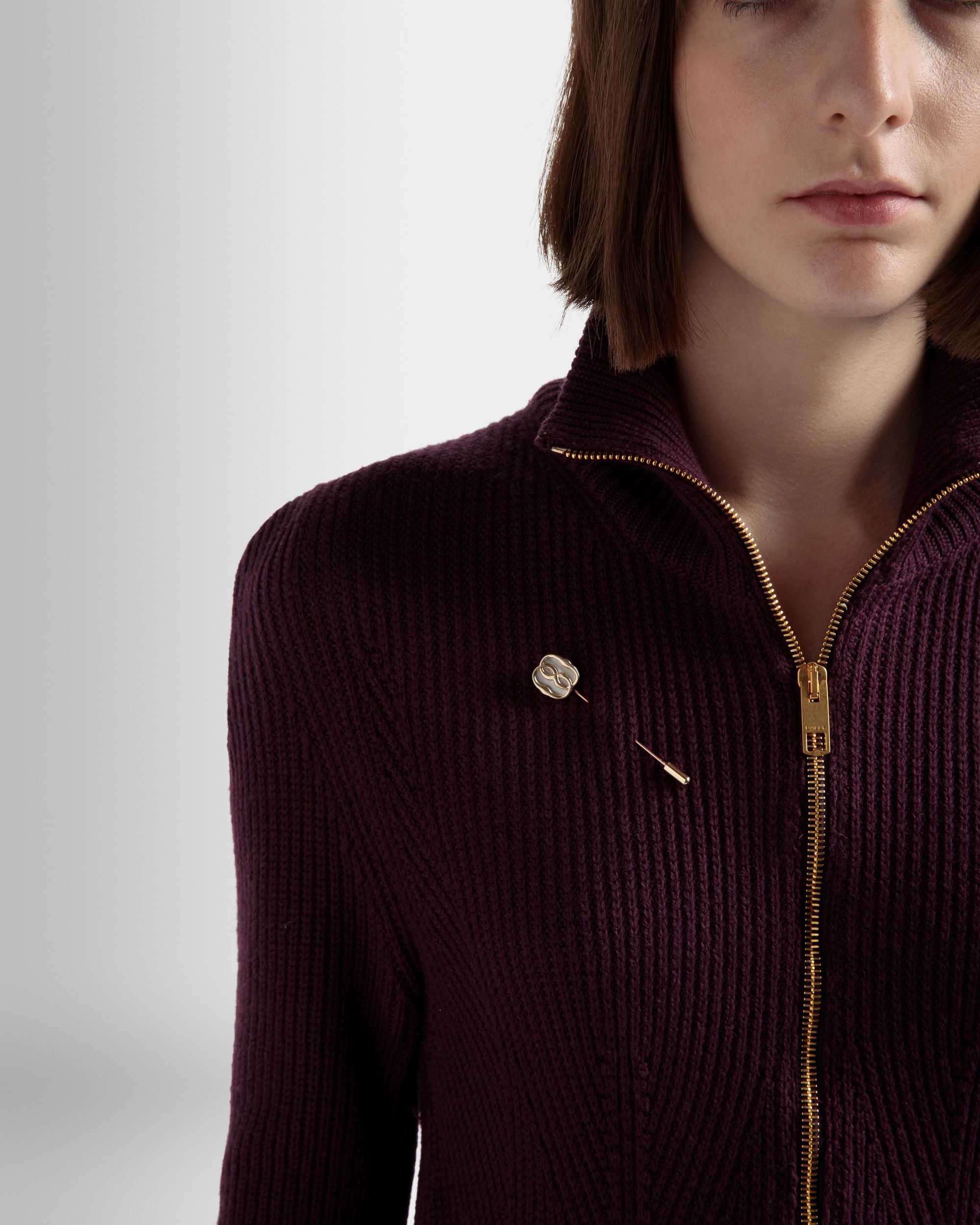 Bally Global - Emblem Pin In Hammered Gold - Dorado