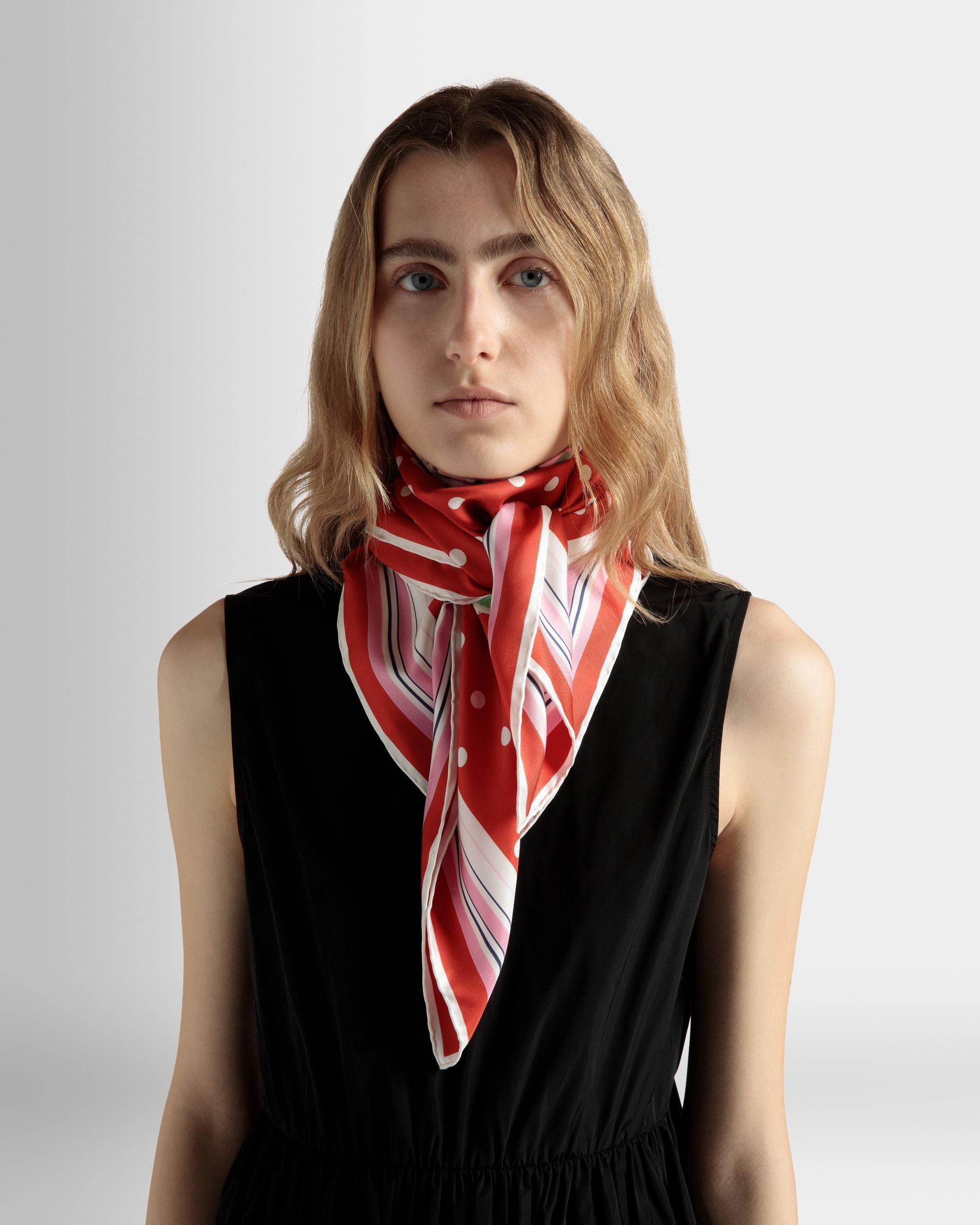 Bally Global - Foulard in Strawberry Print Silk - Multicolor