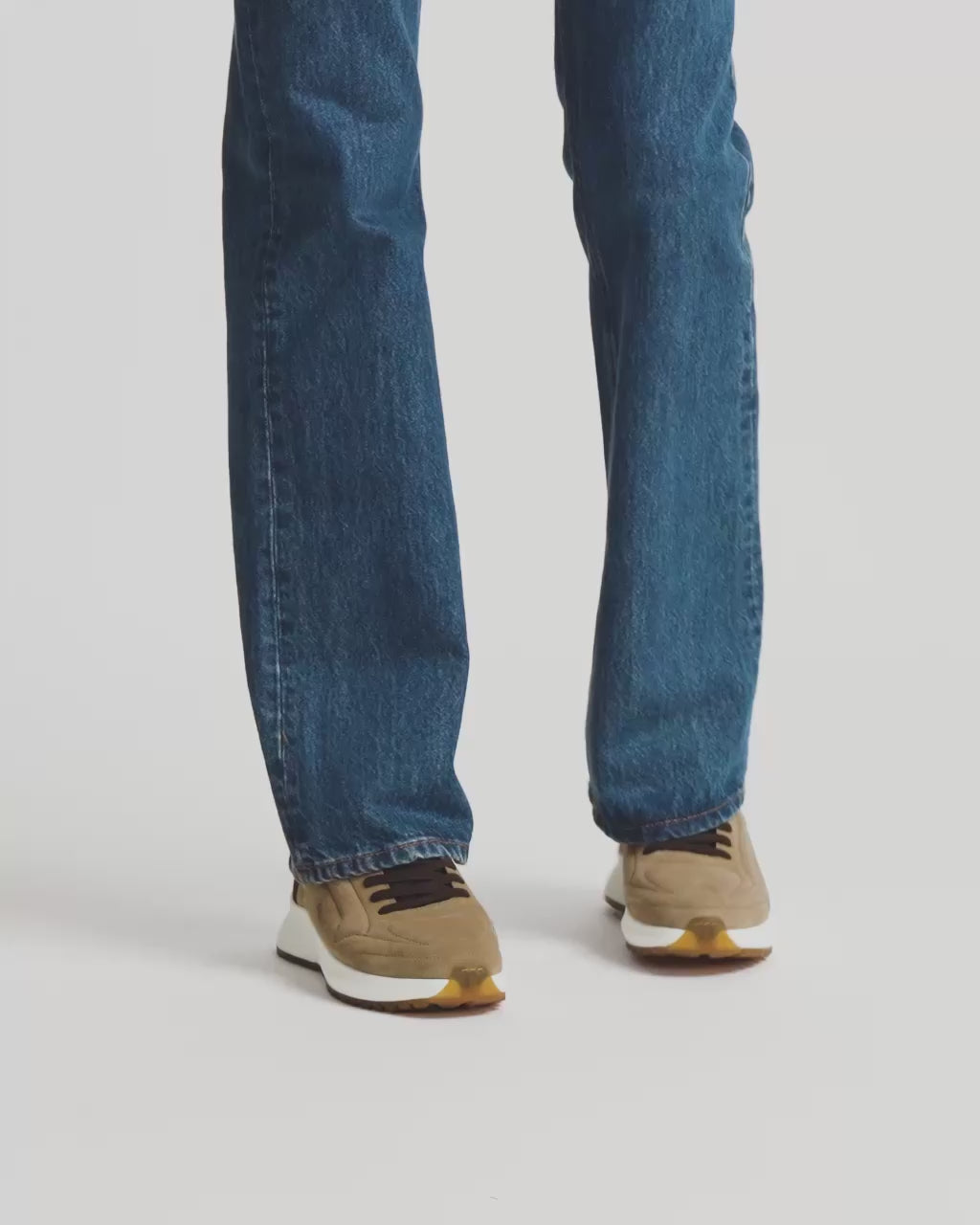 Product Video BALLY_VID_MSK0E4_SU005_I8V2_01