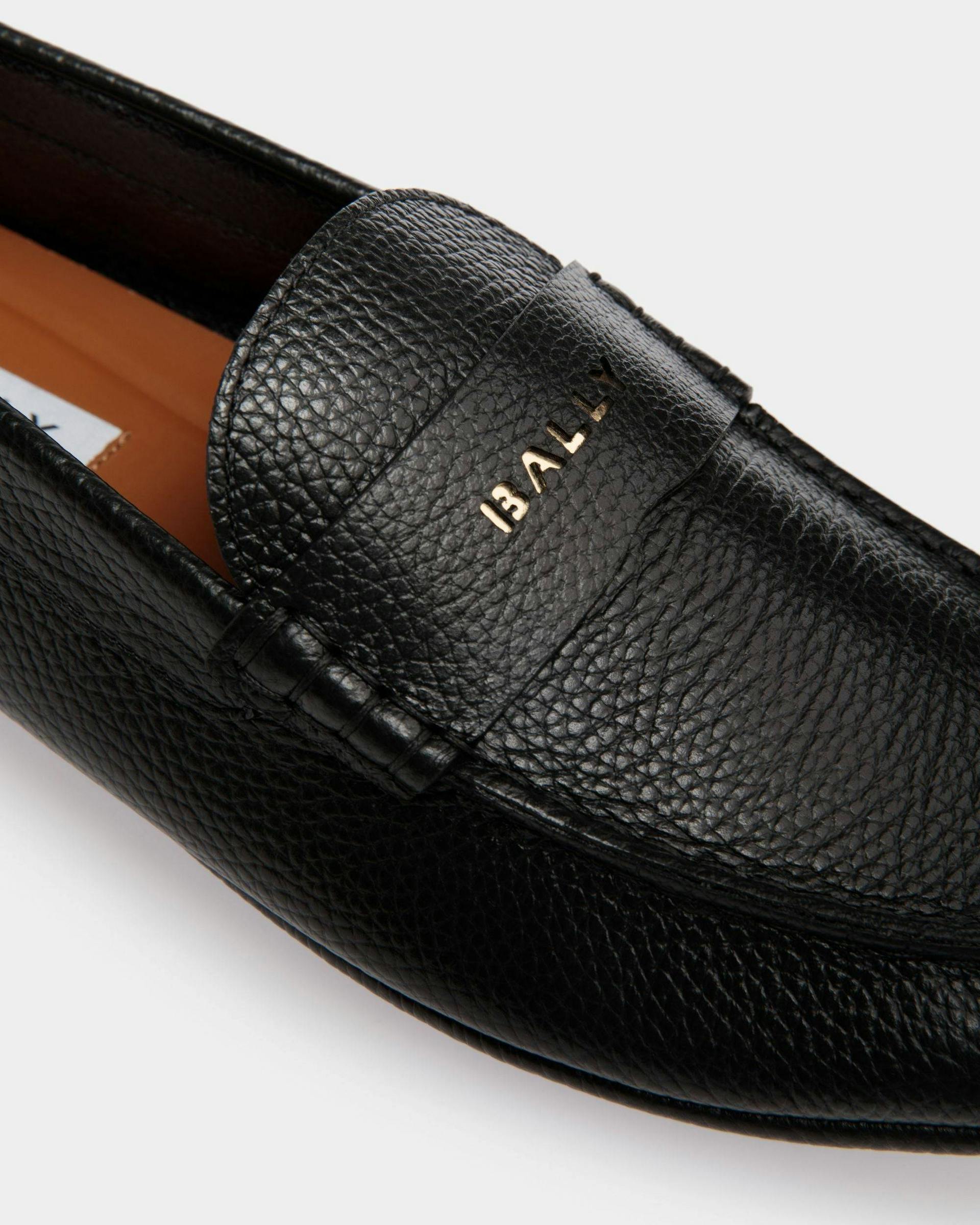 Men's Kerbs Driver in Black Grained Leather | Bally | Still Life Detail