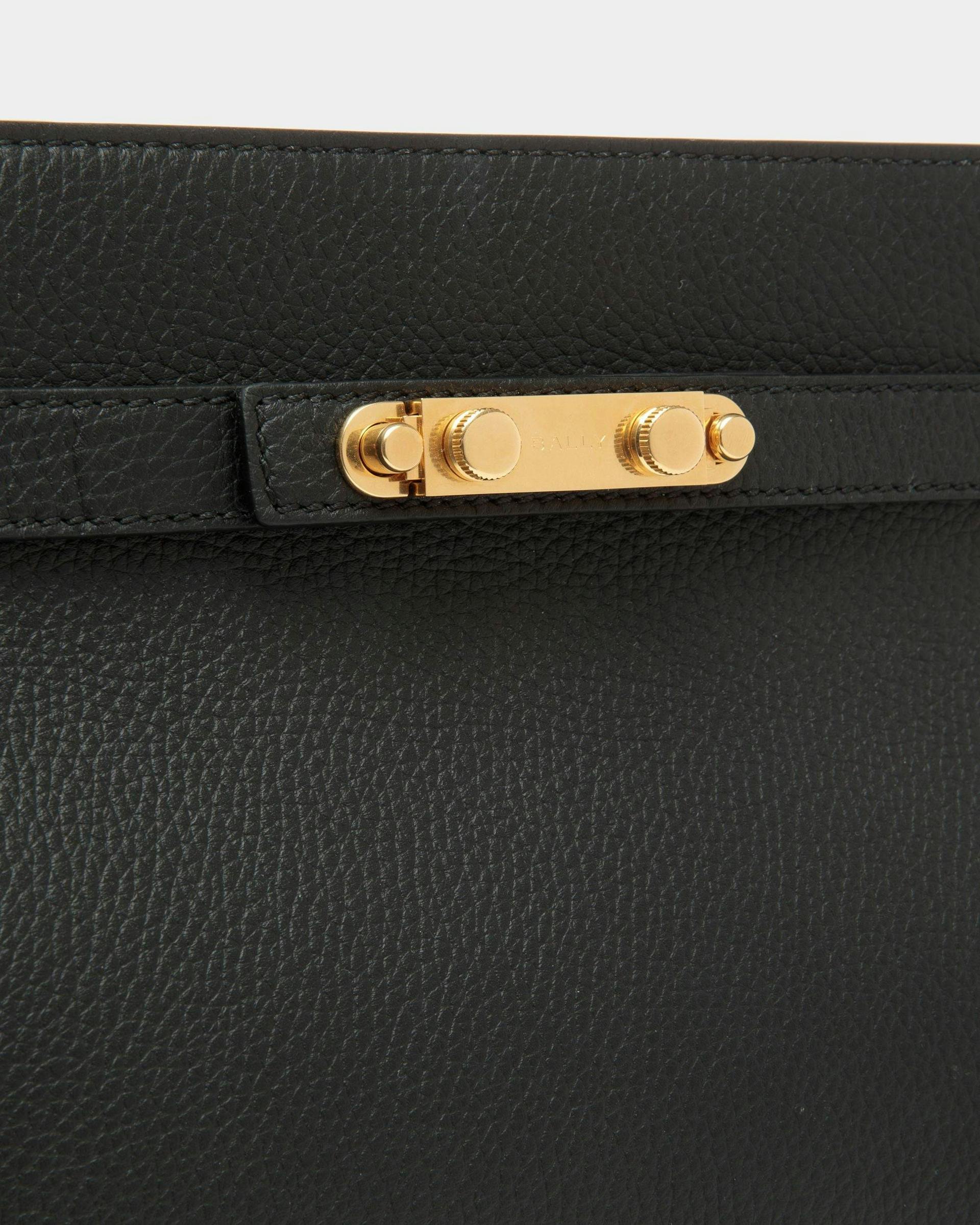 Women's Carriage Shoulder Bag in Black Grained Leather | Bally | Still Life Detail