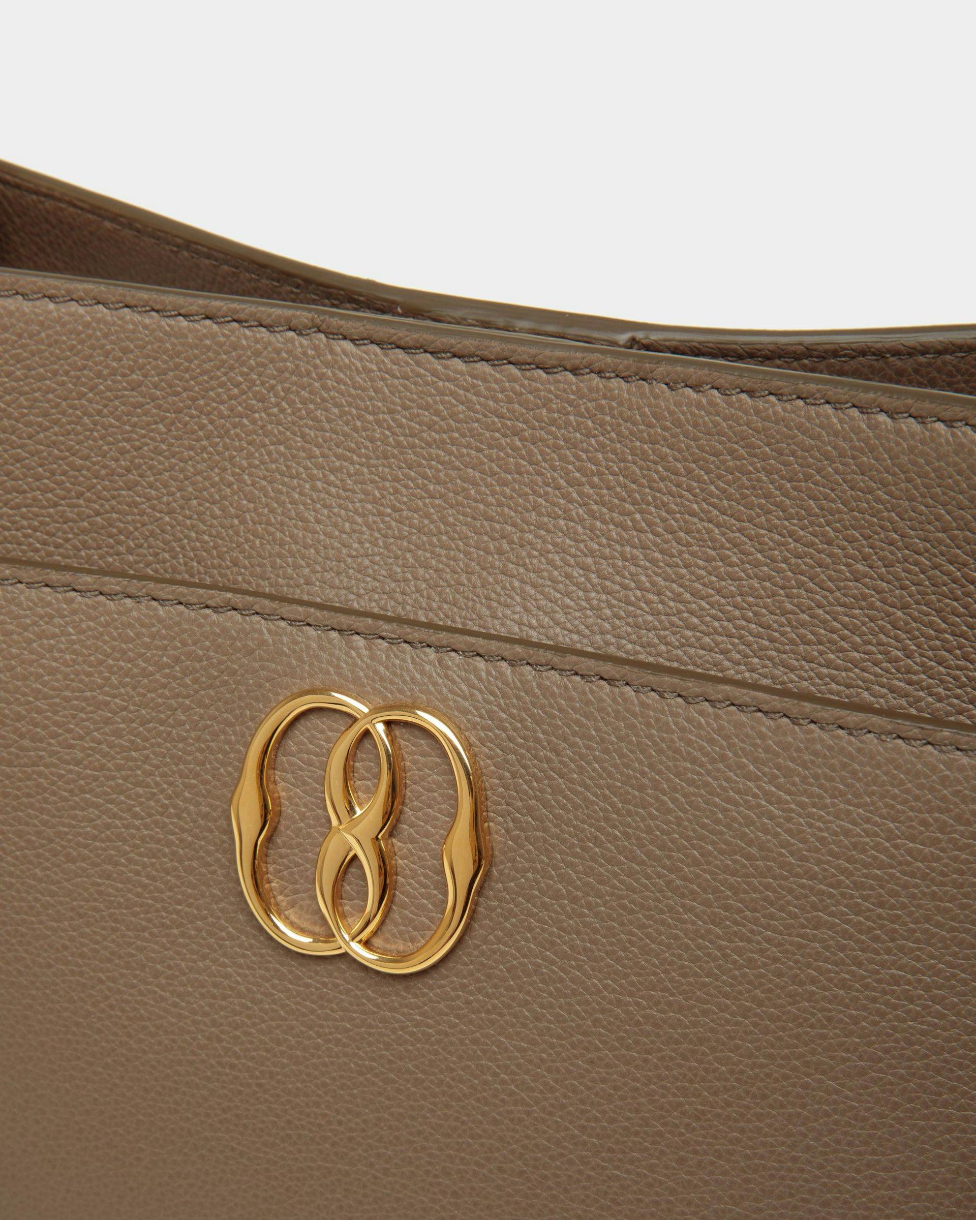 Women's Emblem Shoulder Bag in Beige Grained Leather | Bally | Still Life Detail