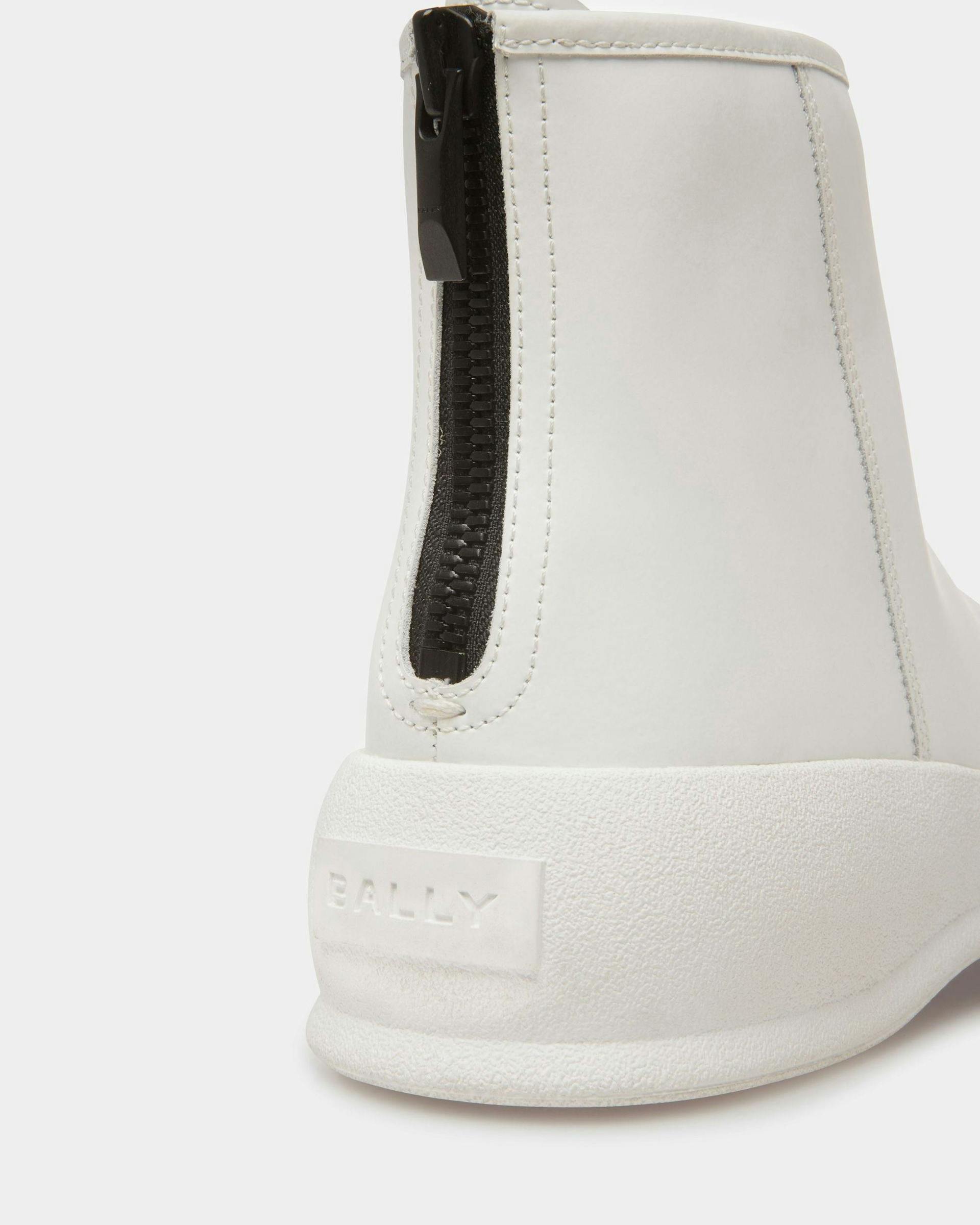 Frei Boots In White Rubber-coated Leather - Women's - Bally - 06