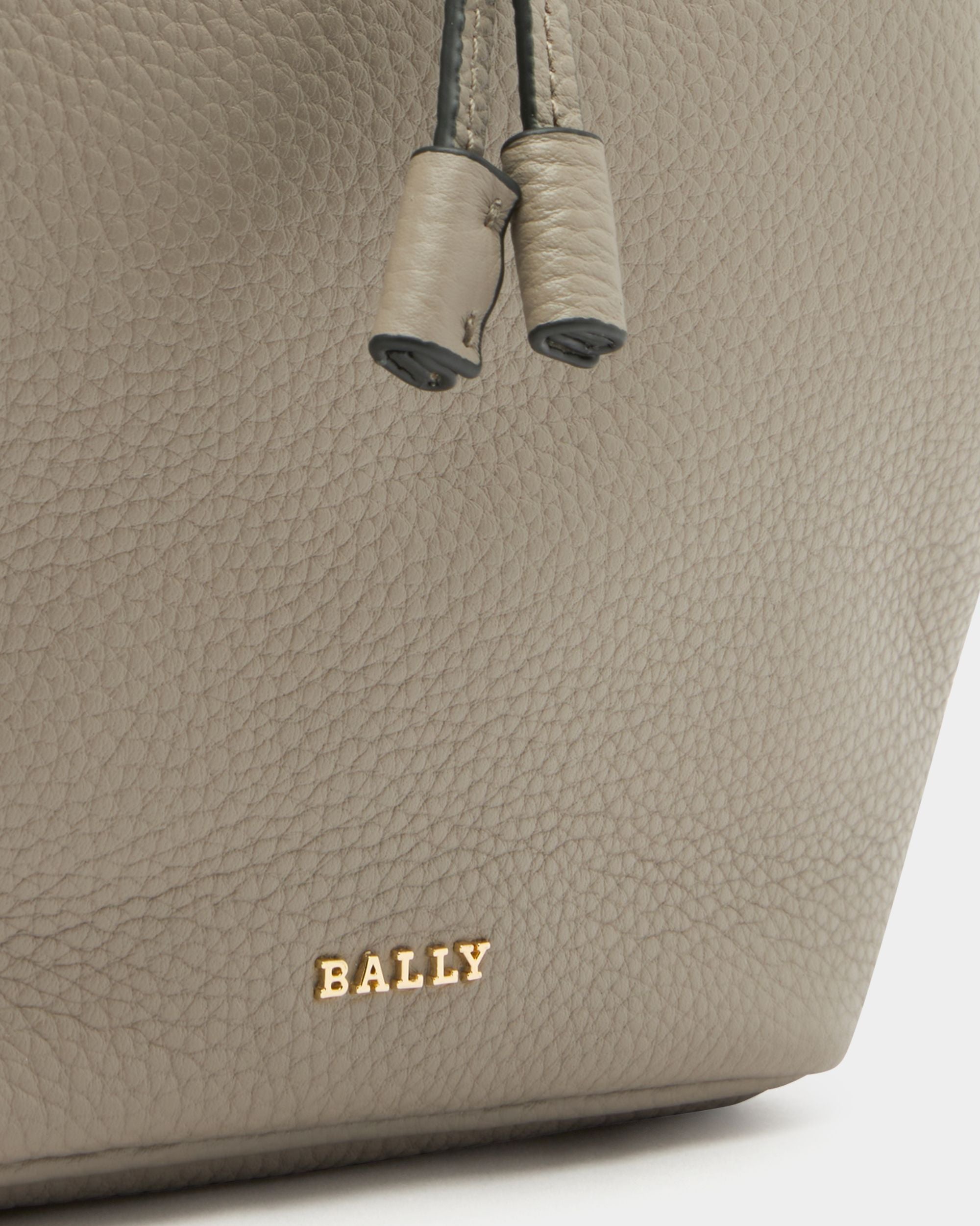 Bally Global - Bucket Bag in Taupe Grained Leather - Grey