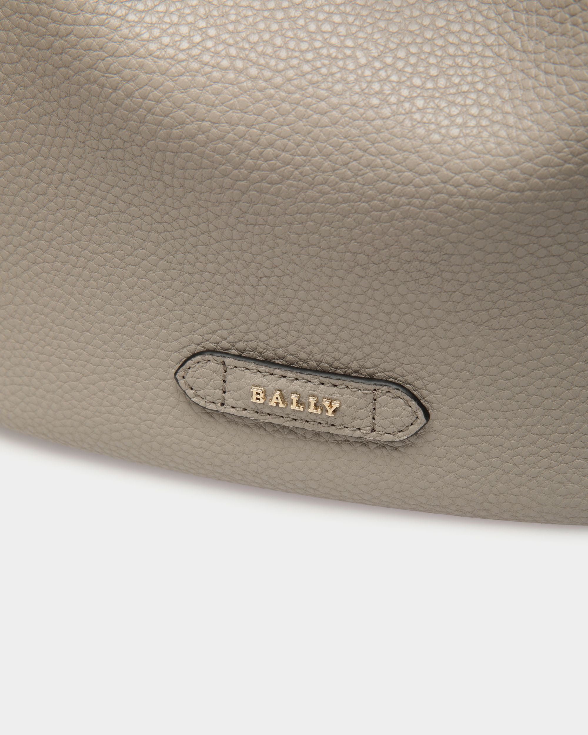 Bally Global - Bucket Bag in Taupe Grained Leather - Brown