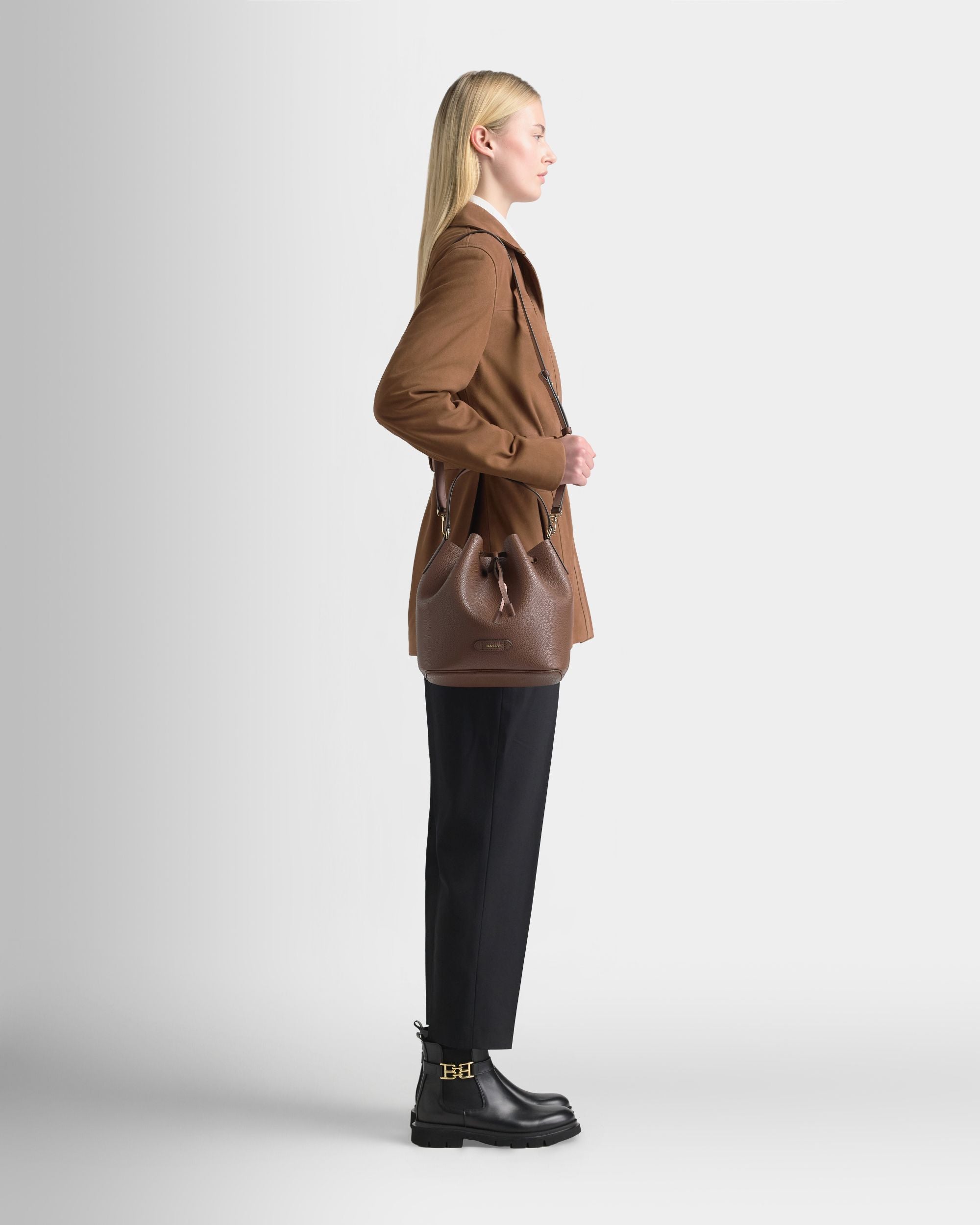 Bally Global - Bucket Bag in Brown Grained Leather - Brown