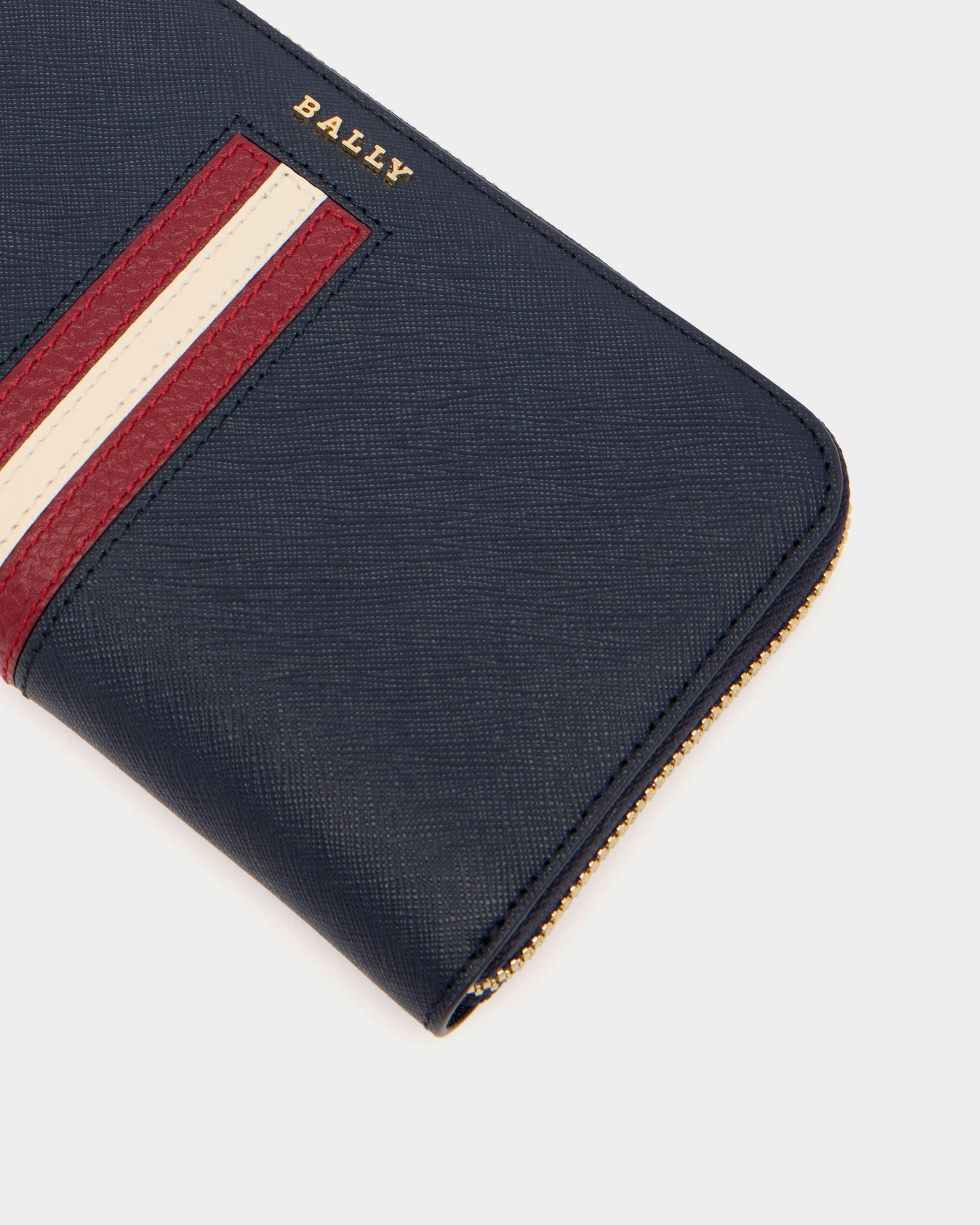 Bally Global - Portefeuille À Contour Zippé En Cuir Gaufré Navy Blue Avec Détail Bally Ribbon - Bleu