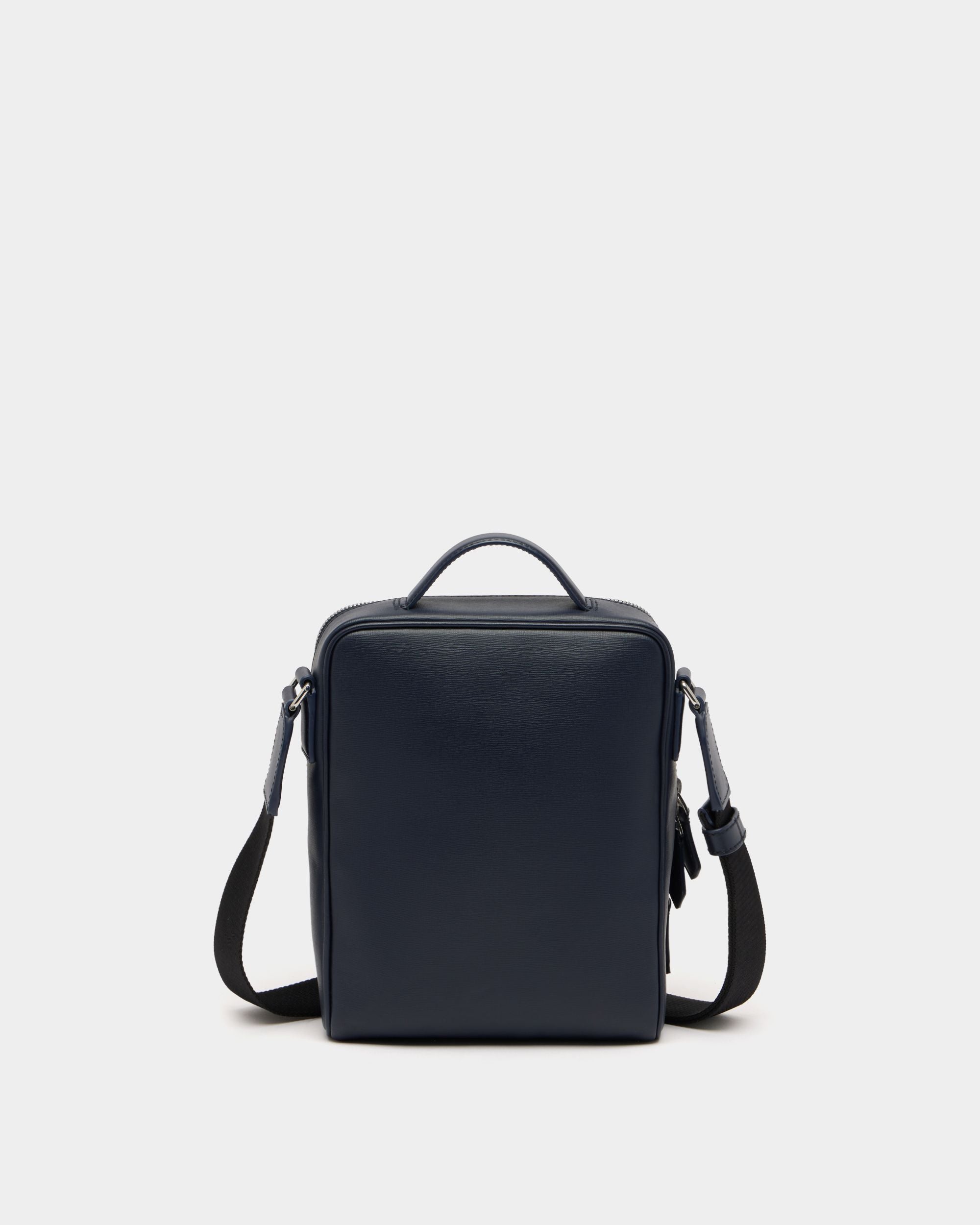 Bally Global - Umhängetasche Mythos aus recyceltem Leder in Navy Blue - Blue