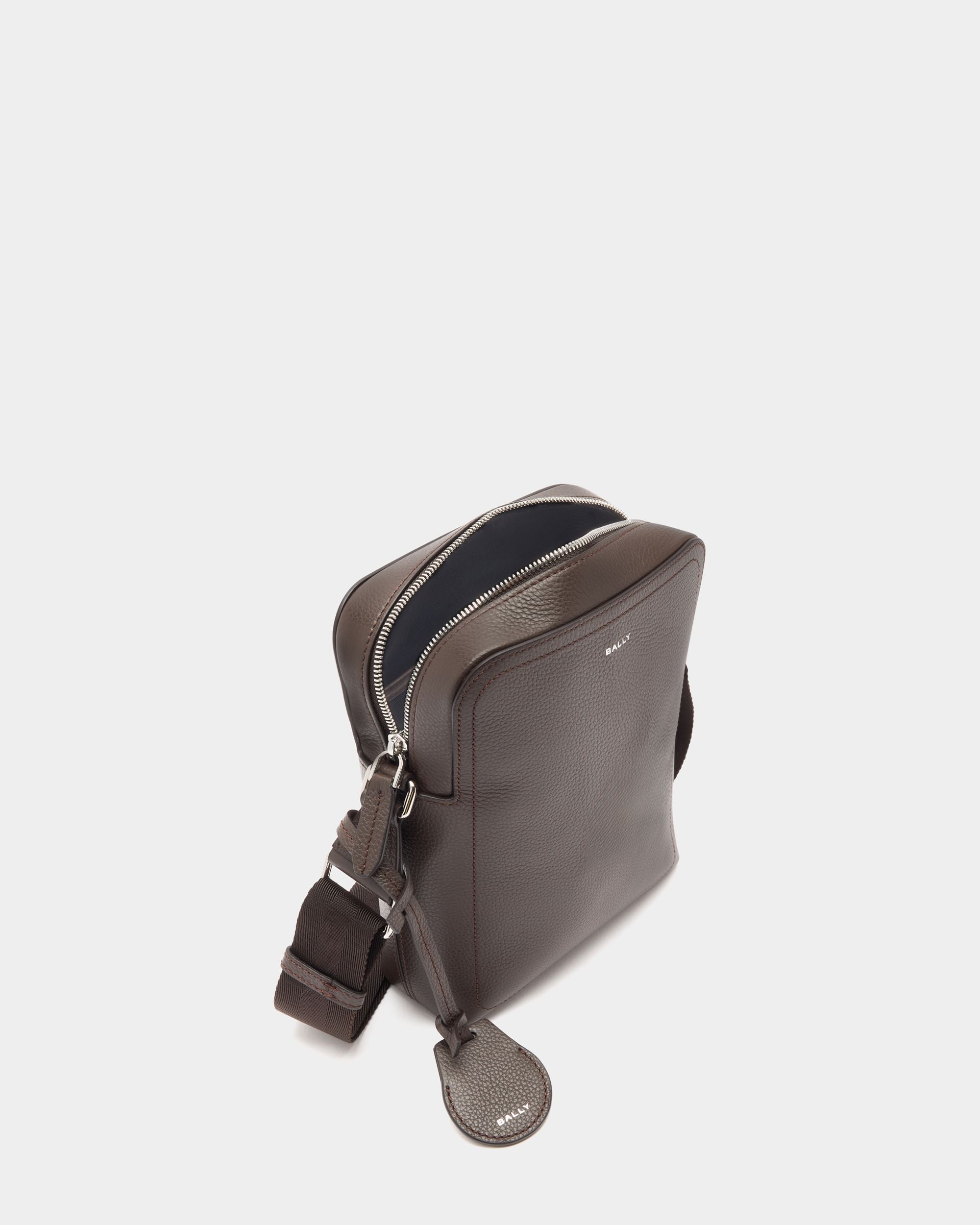 Bally Global - Capitol Umhängetasche aus genarbtem Leder in Ebenholzschwarz - Brown