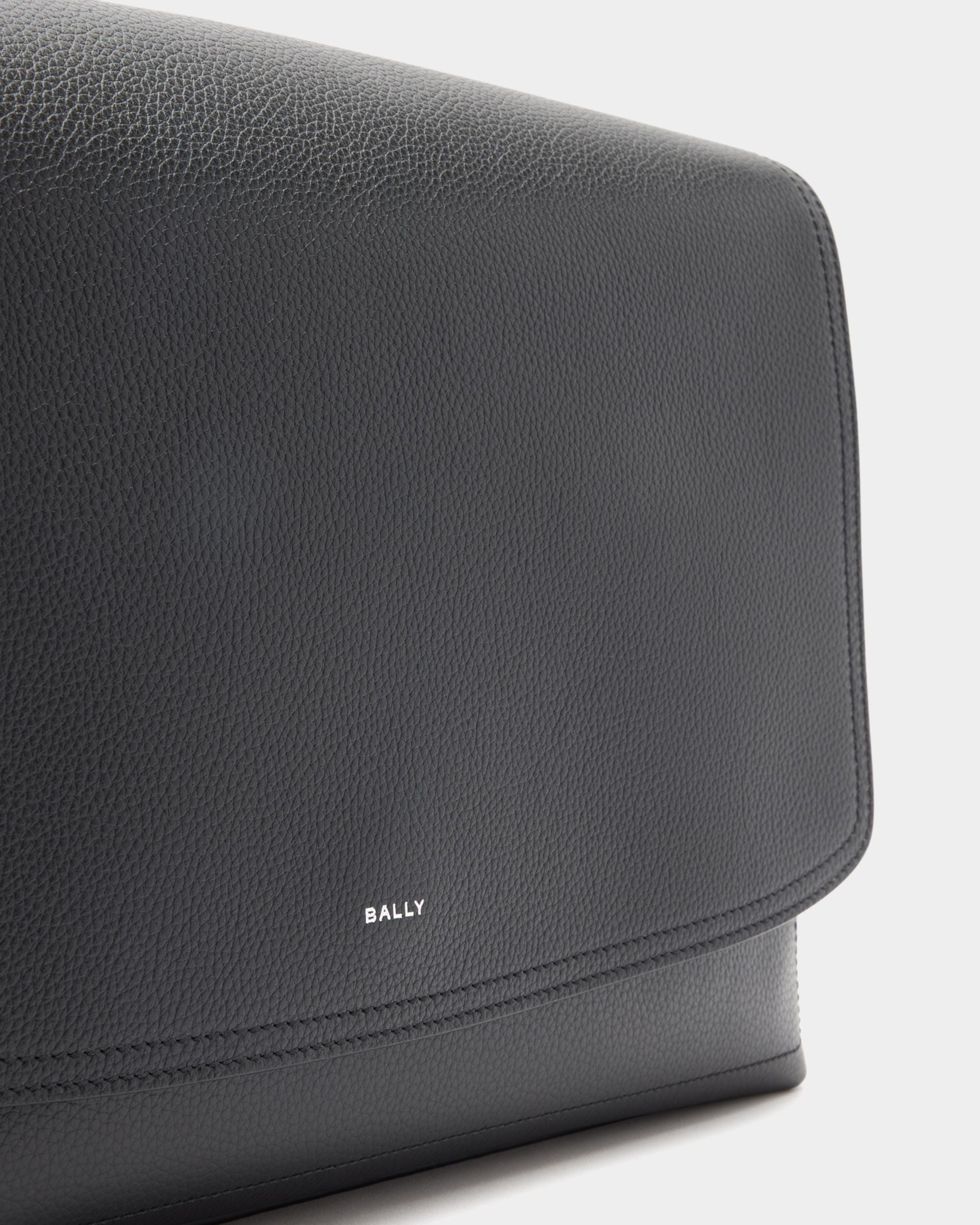 Bally Global - Capitol Messenger Bag In Black Leather - Black