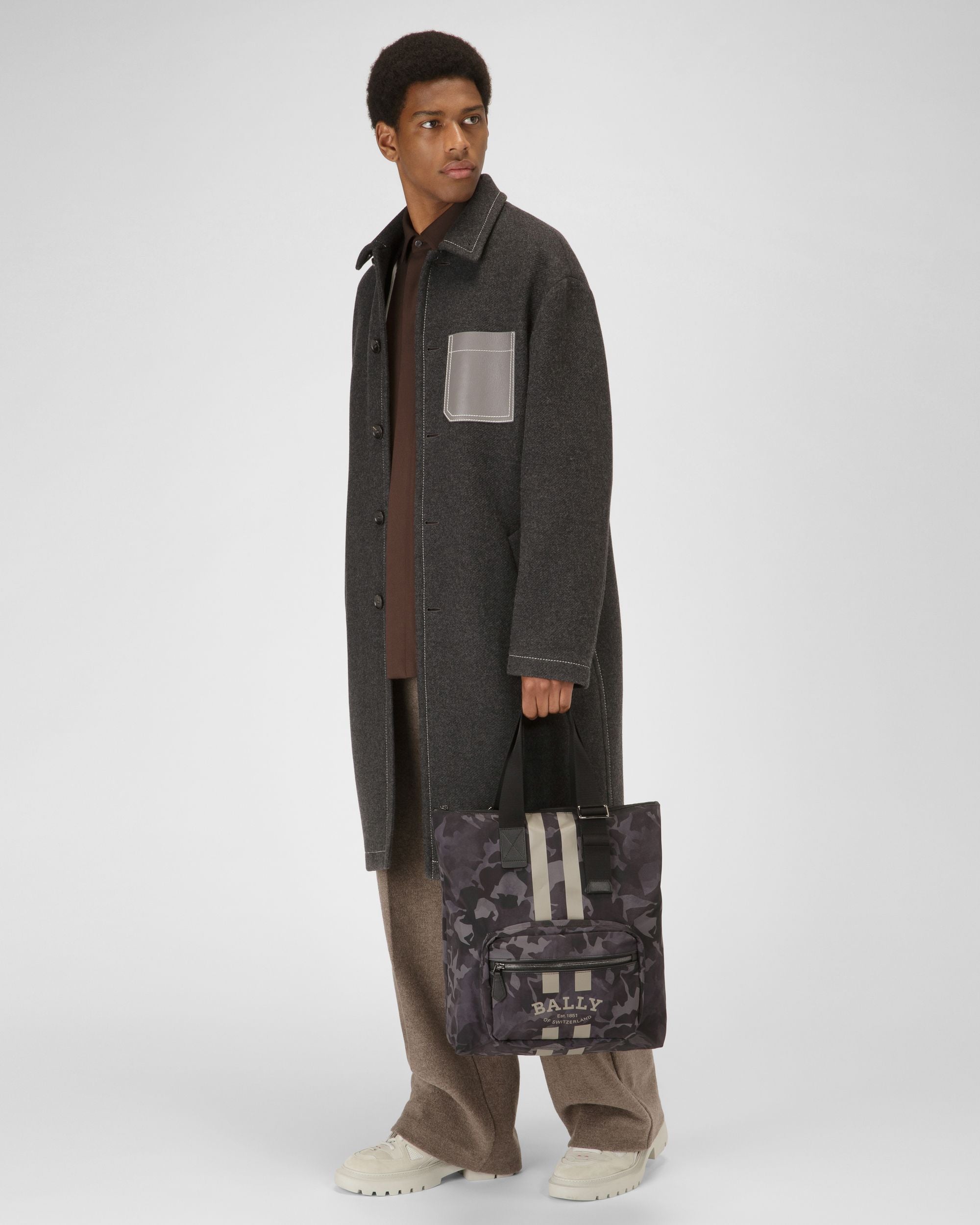 Bally Global - Fallie Bolso Tote En Nailon De Color Negro - Negro