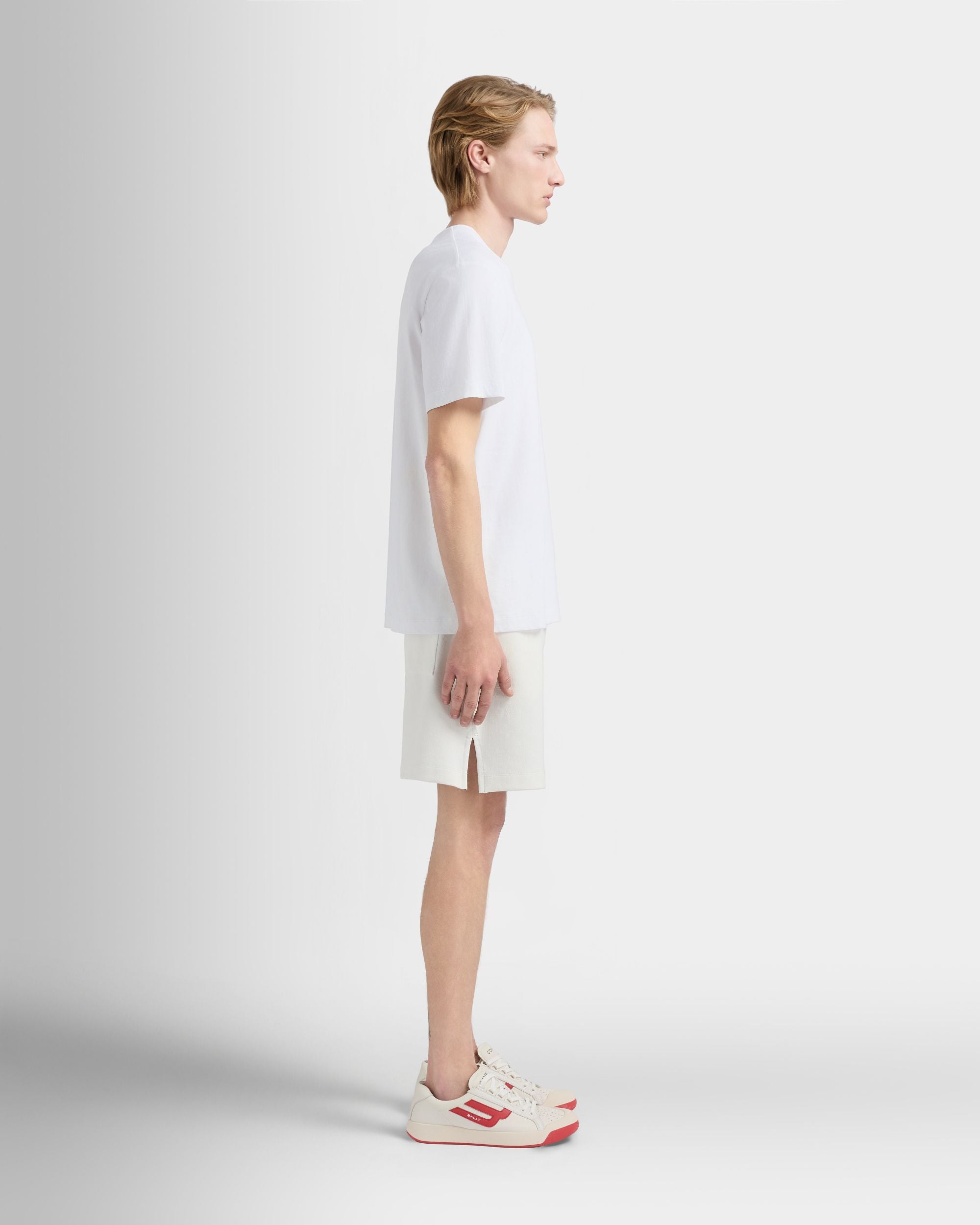 Bally Global - T-shirt in White Cotton with a Bally Crest - White