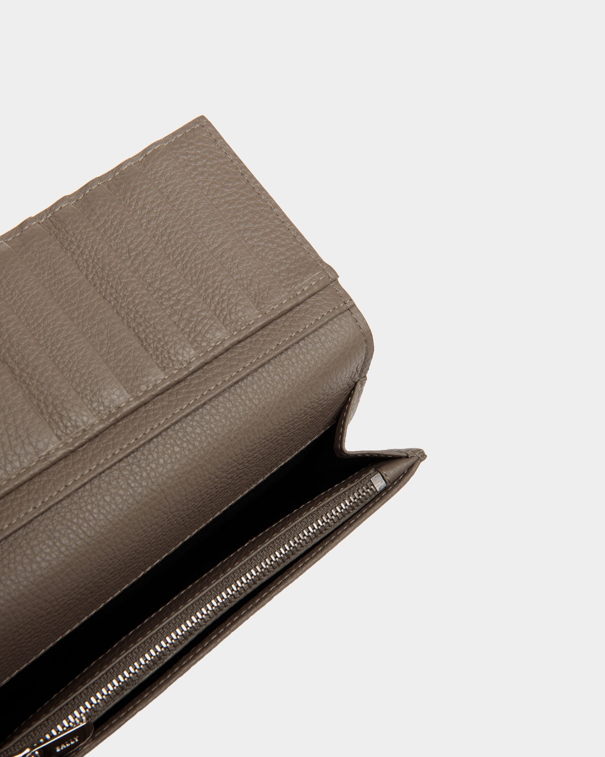 Bally Global - Cartera Continental De Piel Repujada Beige - Grey