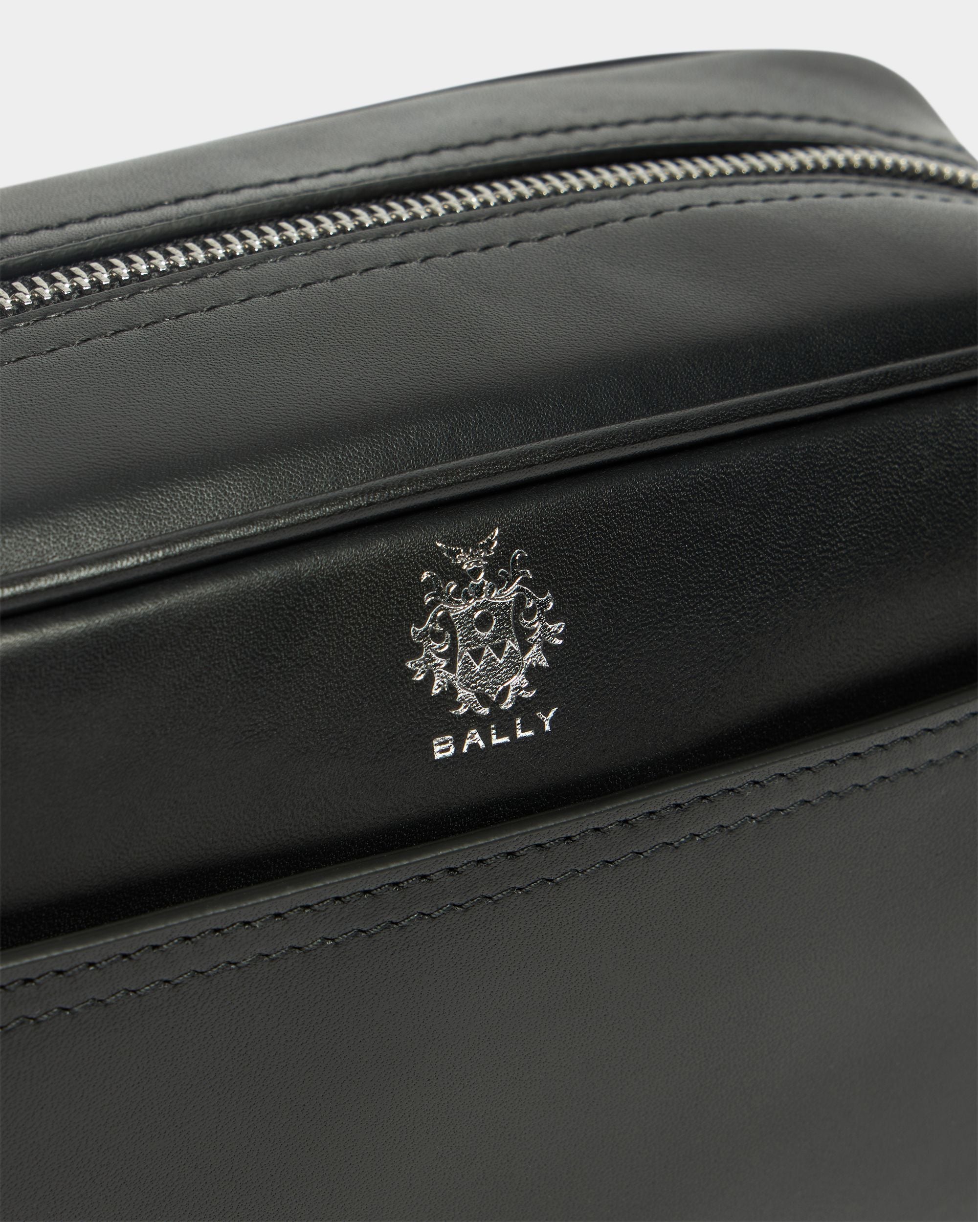 Bally Global - Ray Necessaire in Black Leather - Black