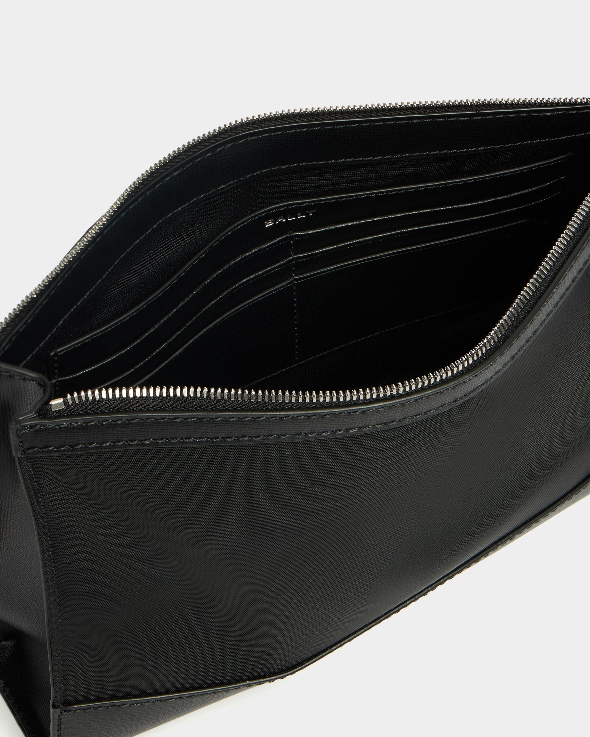 Bally Global - Vogel Clutch aus Nylon und recyceltem Leder in Schwarz - Black