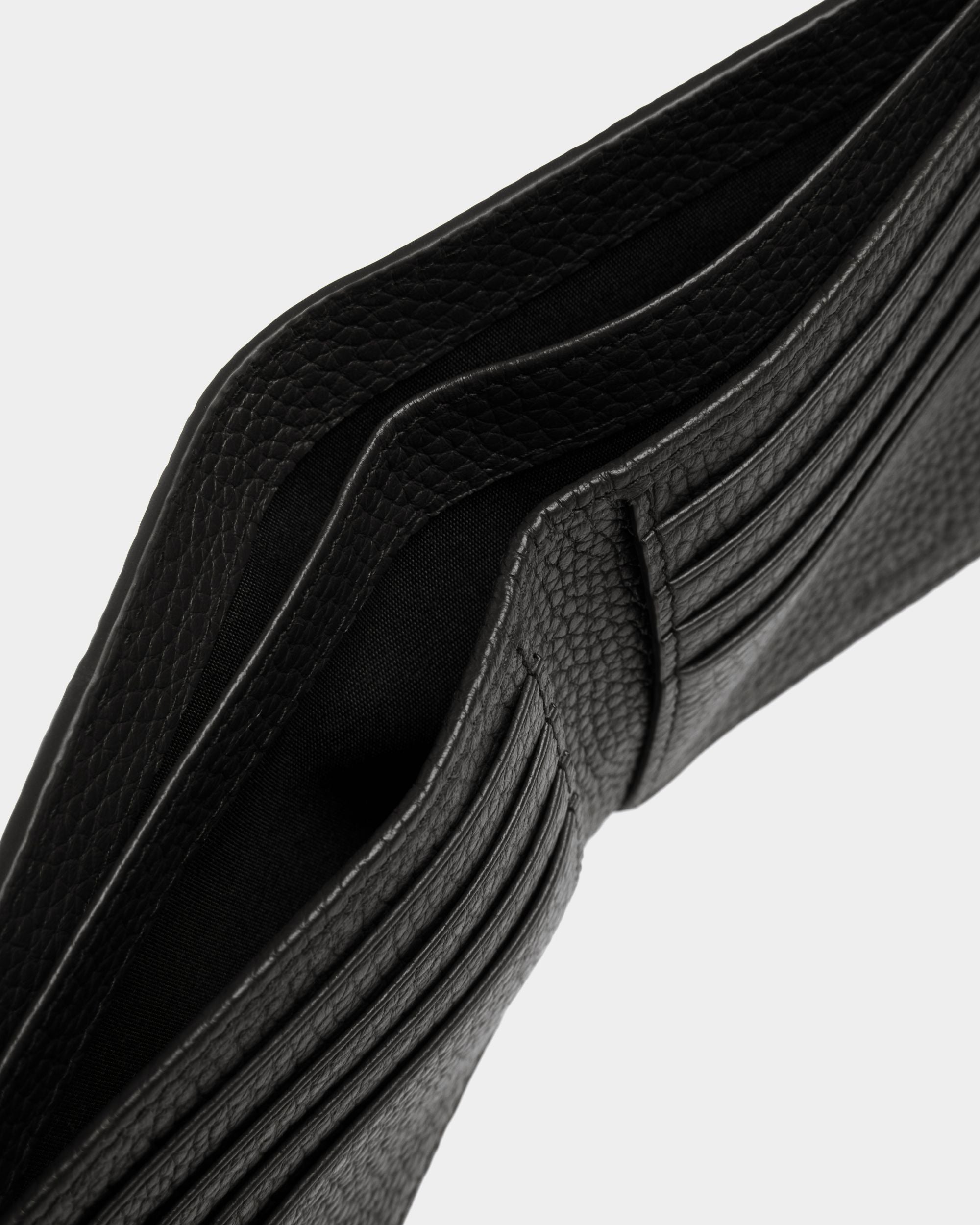 Bally Global - Cartera Ribbon de piel granulada negra - Negro