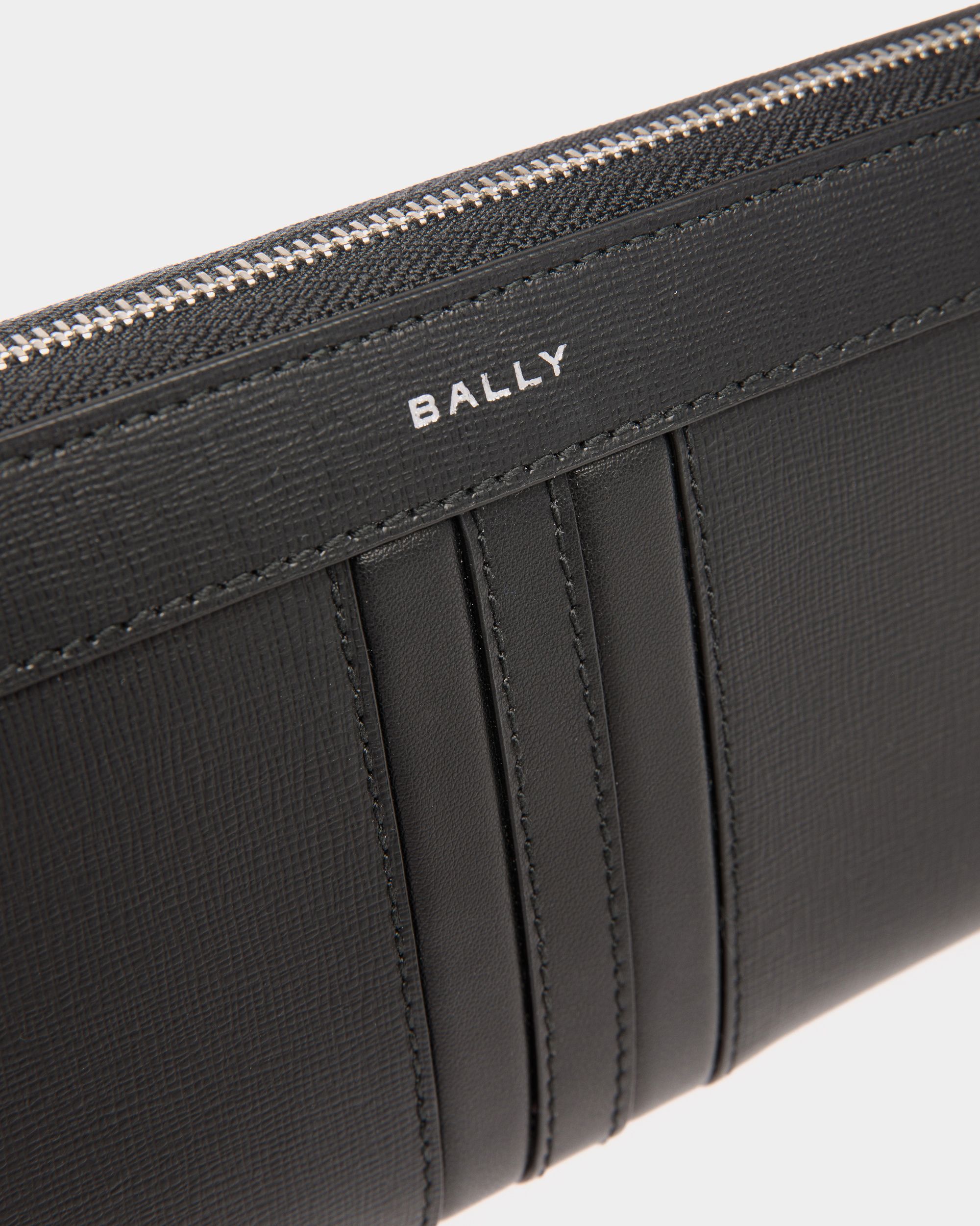 Bally Global - Mythos Geldbörse Mit Umlaufendem Reißverschluss Aus Recyceltem Leder In Schwarz - Schwarz