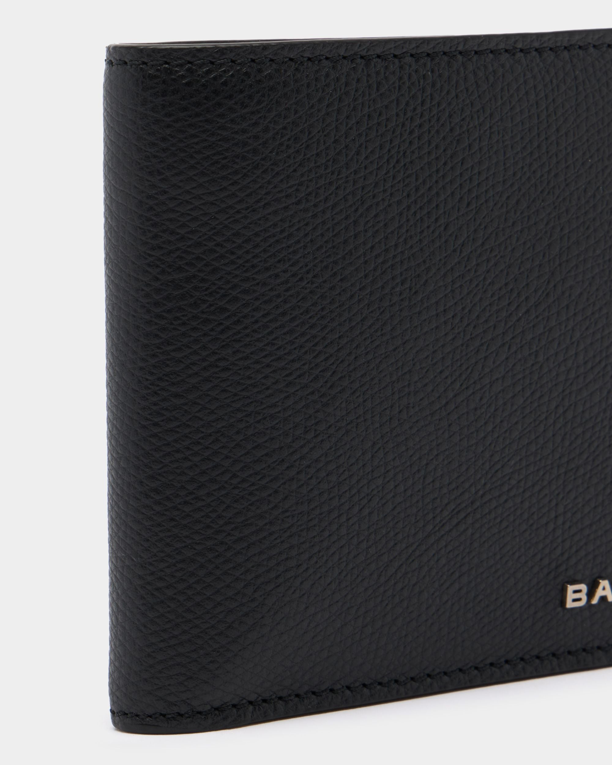 Bally Global - Bally Essential Wallet in Black Grained Leather - Black