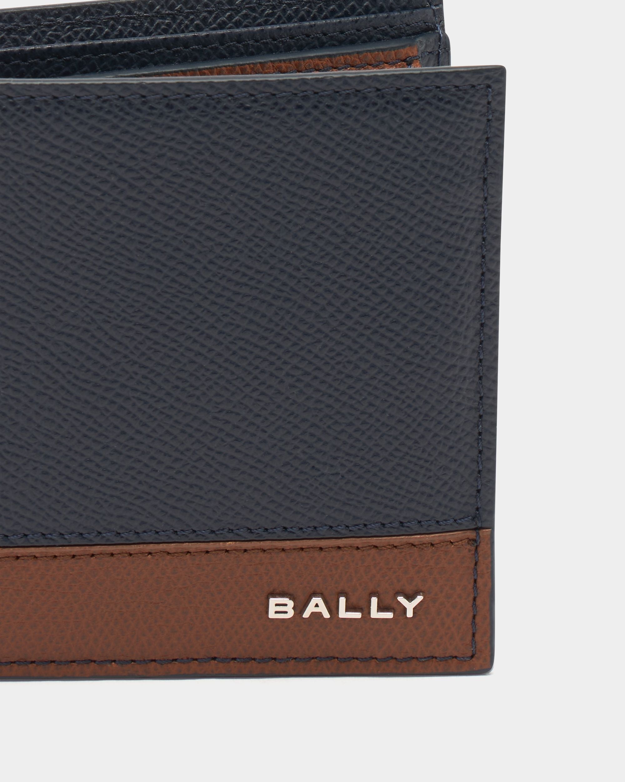Bally Global - Bally Essential Geldbörse aus genarbtem Leder in Marineblau - Blue