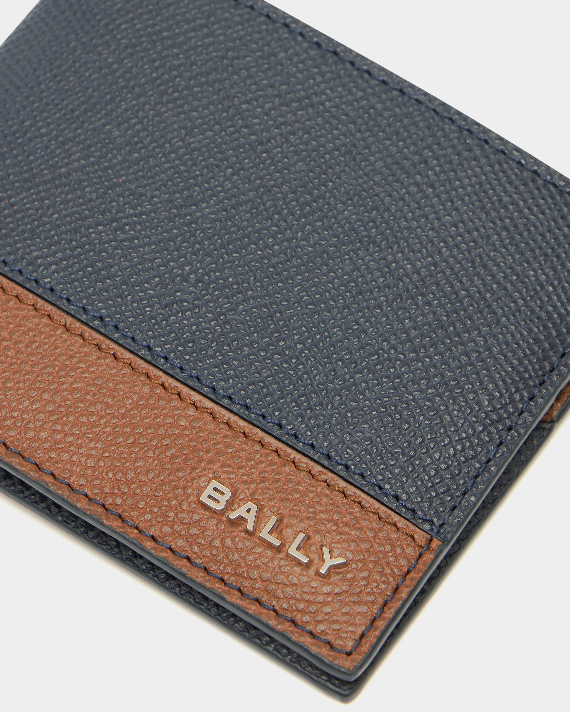 Bally Global - Bally Essential Geldbörse aus genarbtem Leder in Marineblau - Blue
