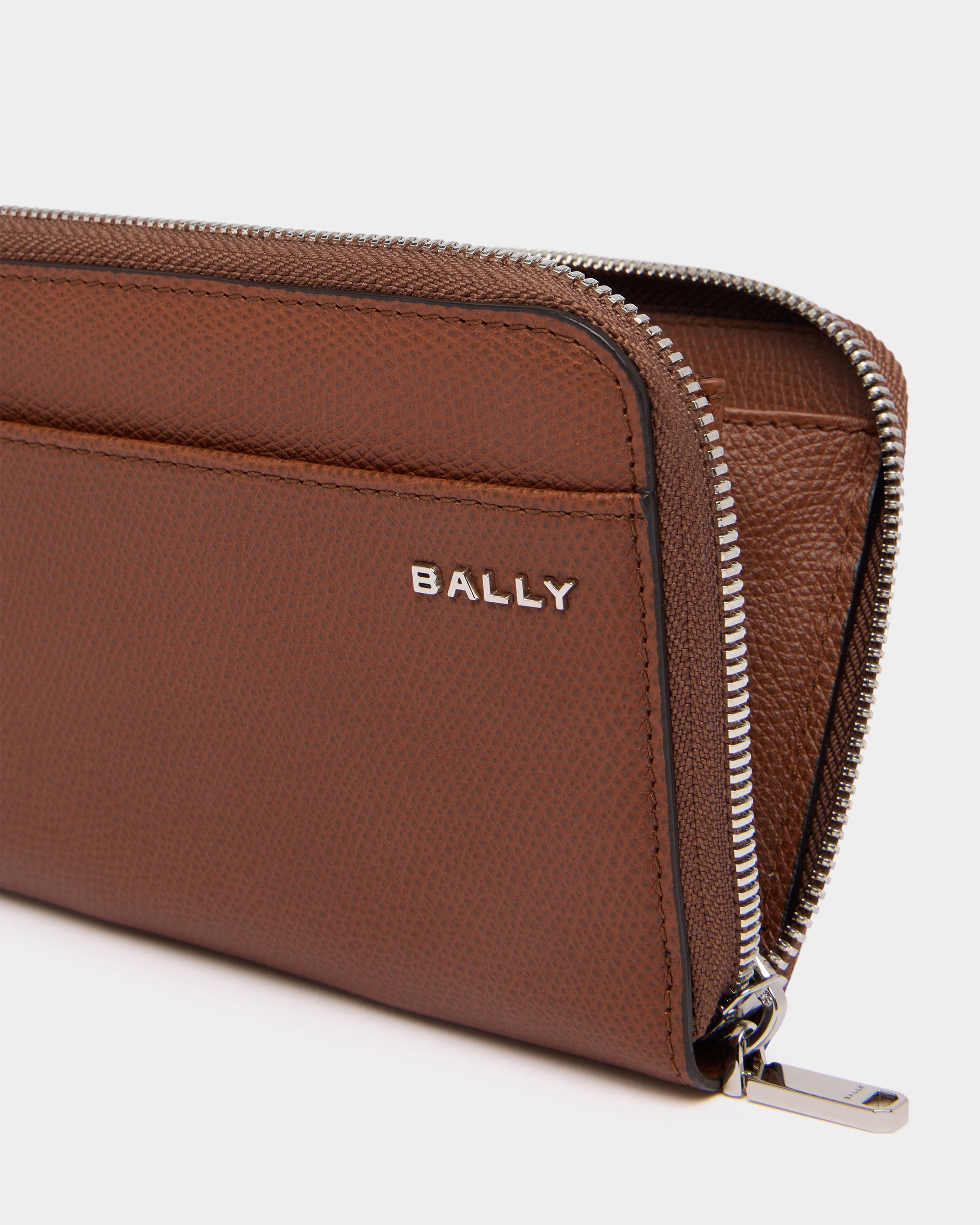 Bally Global - Bally Essential Zip Around Wallet in Amber Brown Grained Leather - Brown