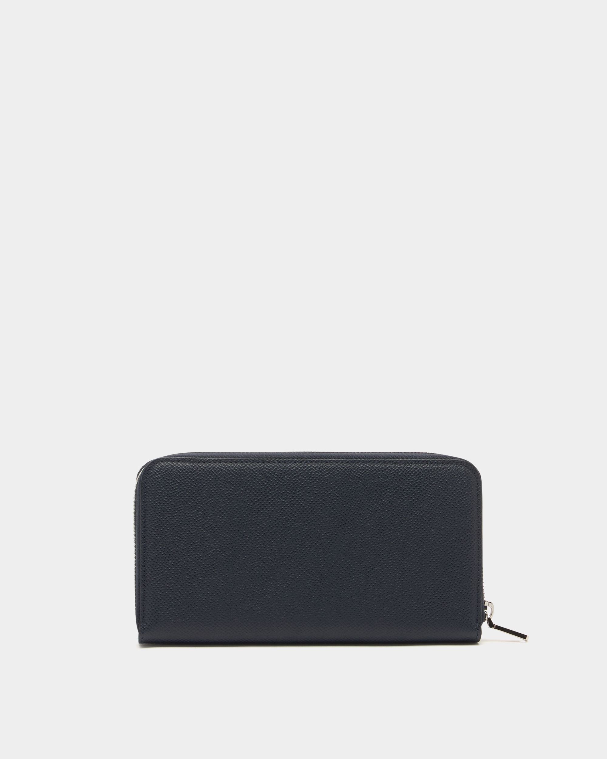 Bally Global - Bally Essential Geldbörse mit umlaufendem Reißverschluss aus genarbtem Leder in Marineblau - Blue