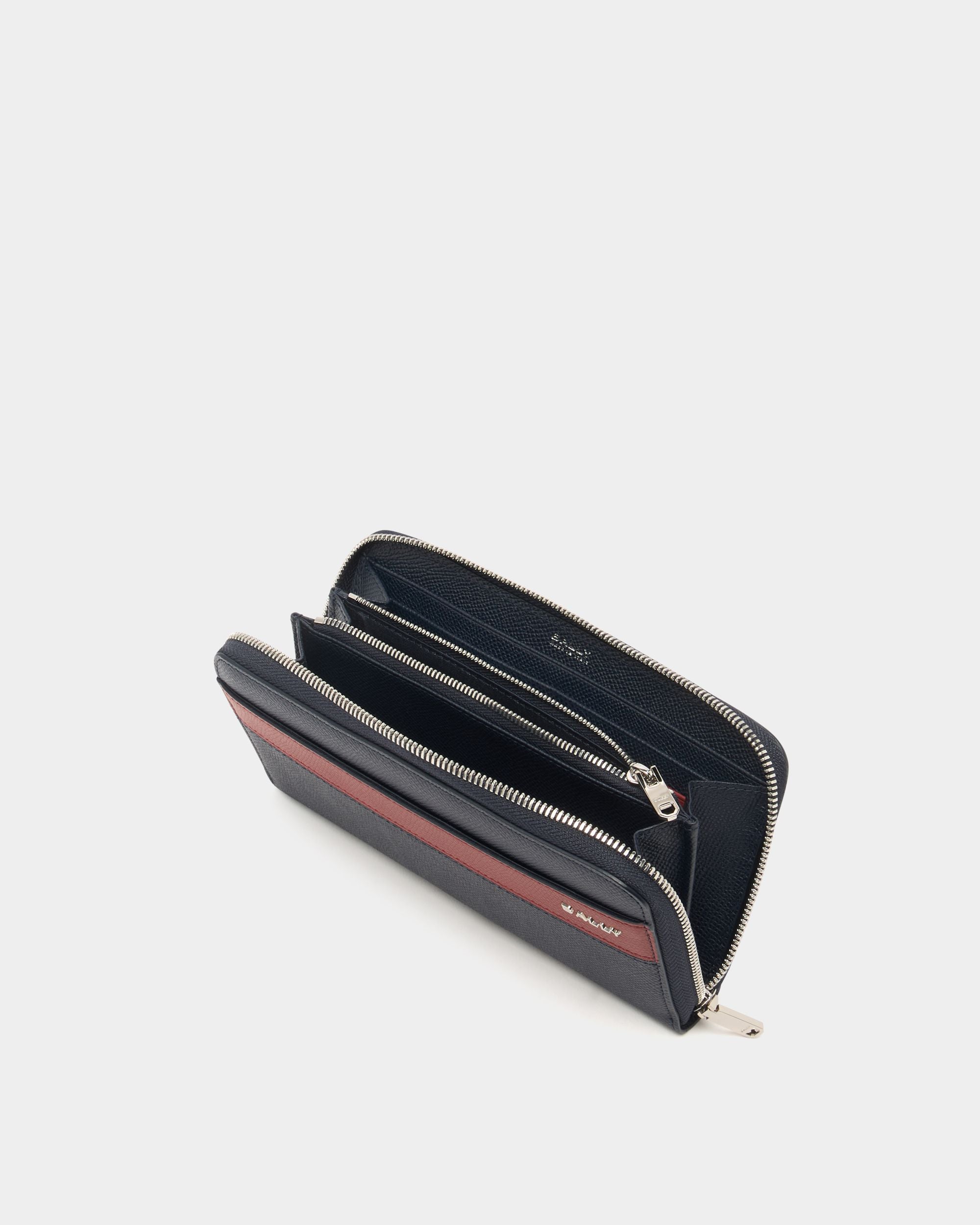 Bally Global - Bally Essential Geldbörse mit umlaufendem Reißverschluss aus genarbtem Leder in Marineblau - Blue