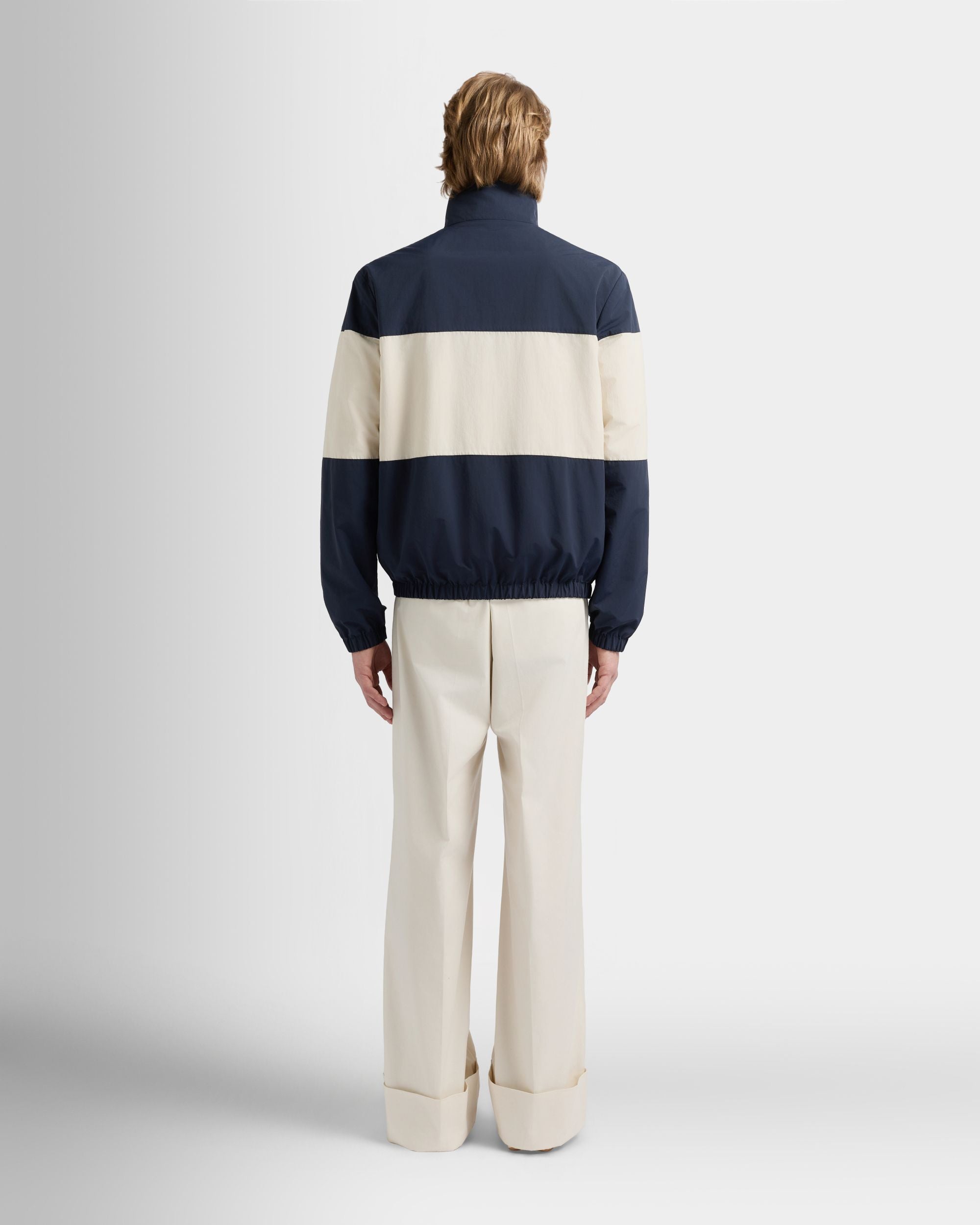 Bally Global - Bomberjacke aus Nylon in Marineblau und Weiß mit Maxi-Bally-Ribbon - Multicolor