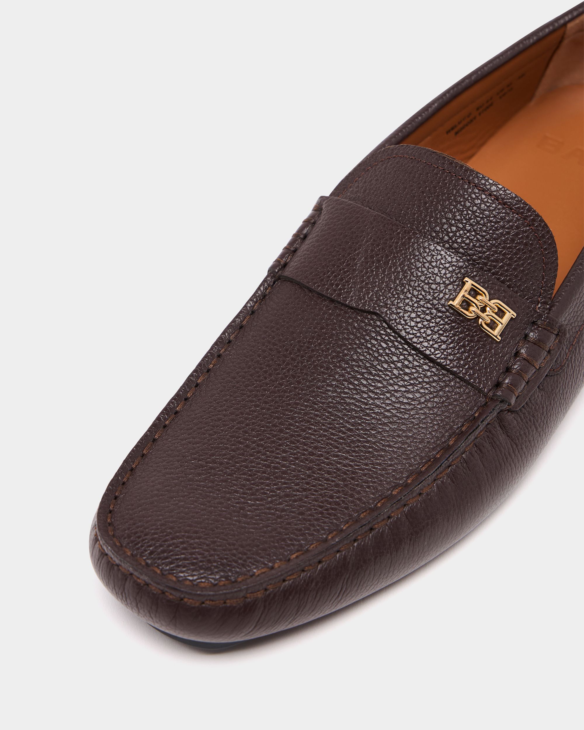 Bally Global - Buckle Driver in Brown Grained Leather - Brown