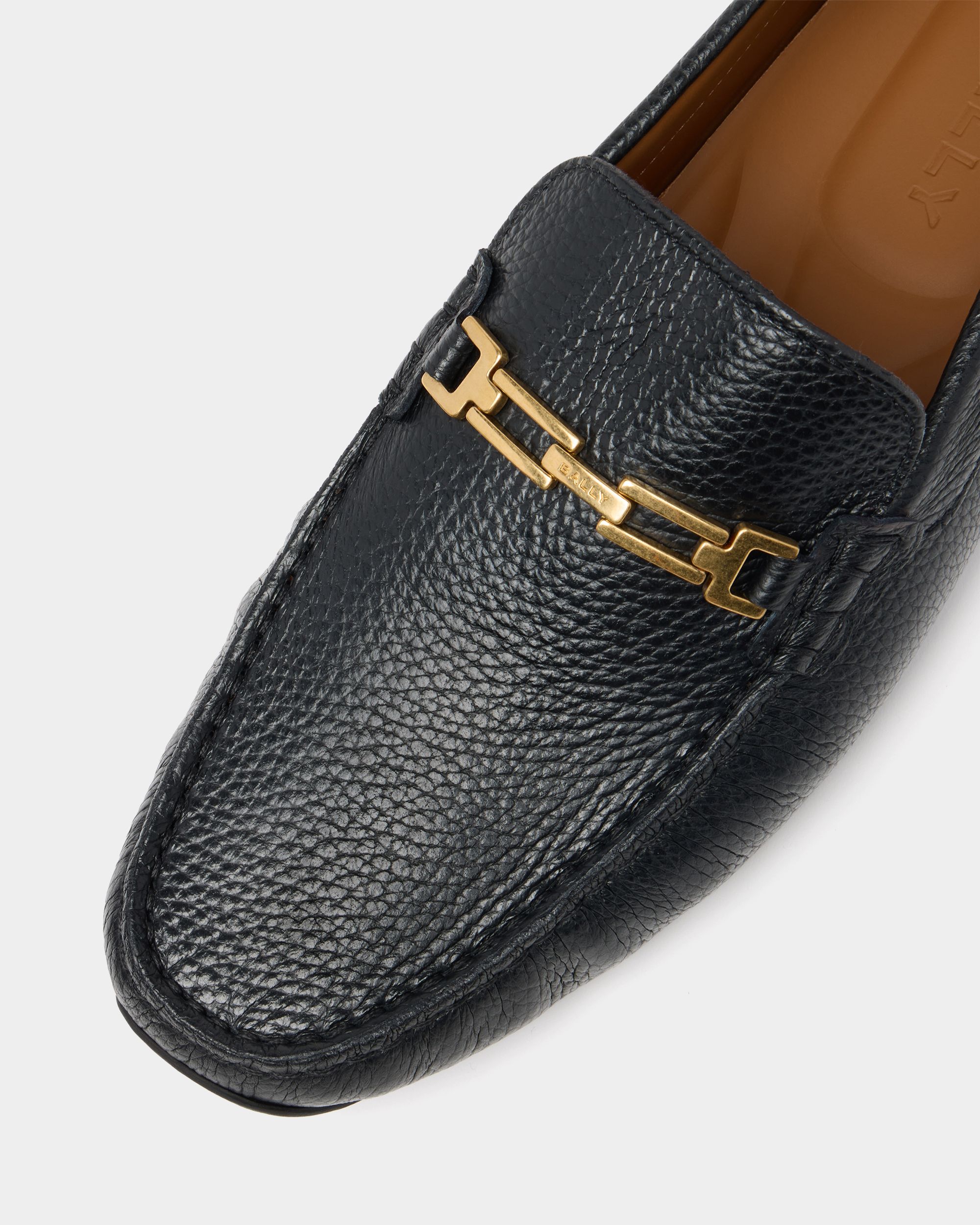 Bally Global - Pilot Driver in Black Grained Leather - Black