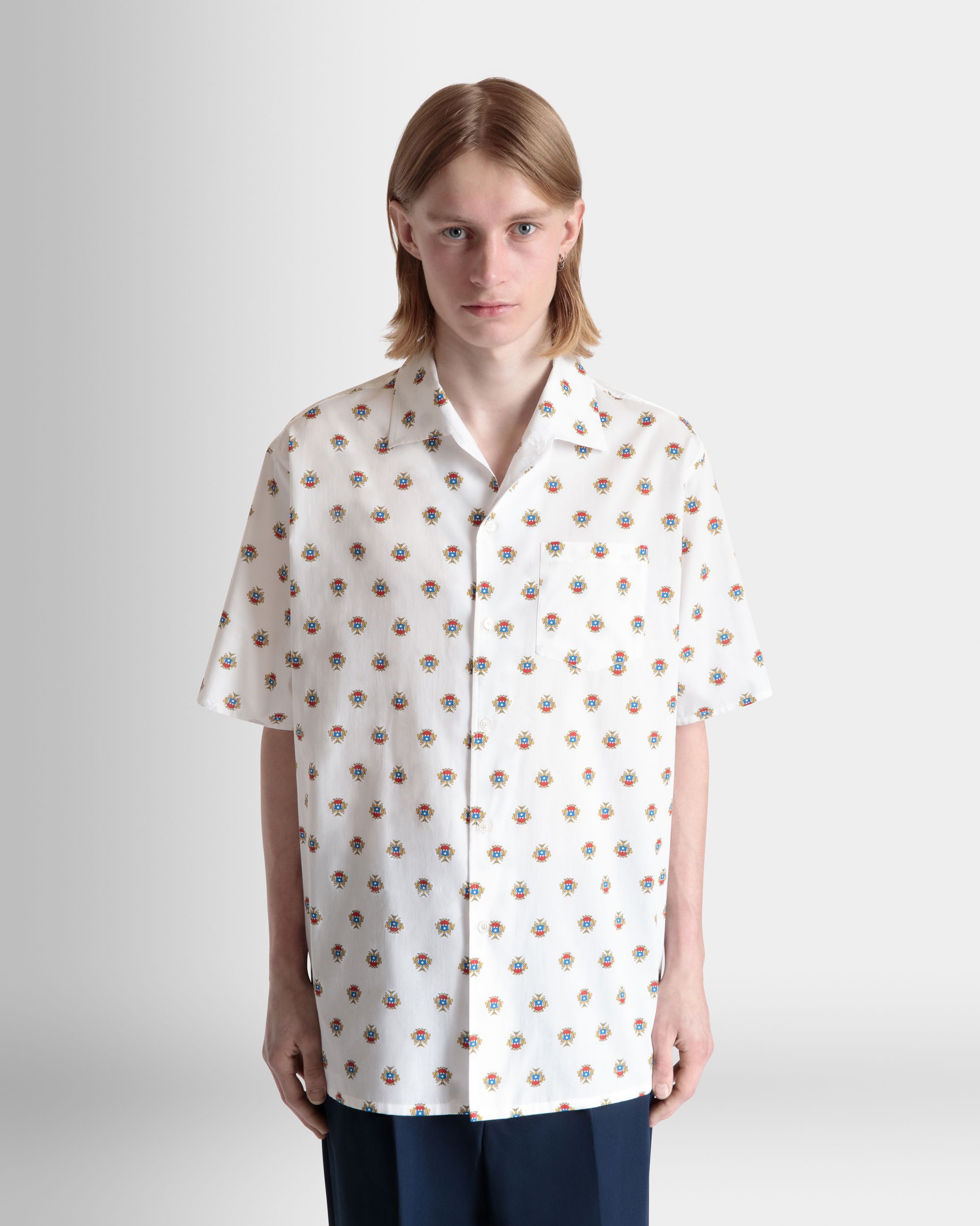 Bally Global - Camisa Bowling De Algodón Blanco Con Estampado Del Escudo Bally Crest All Over - Blanco