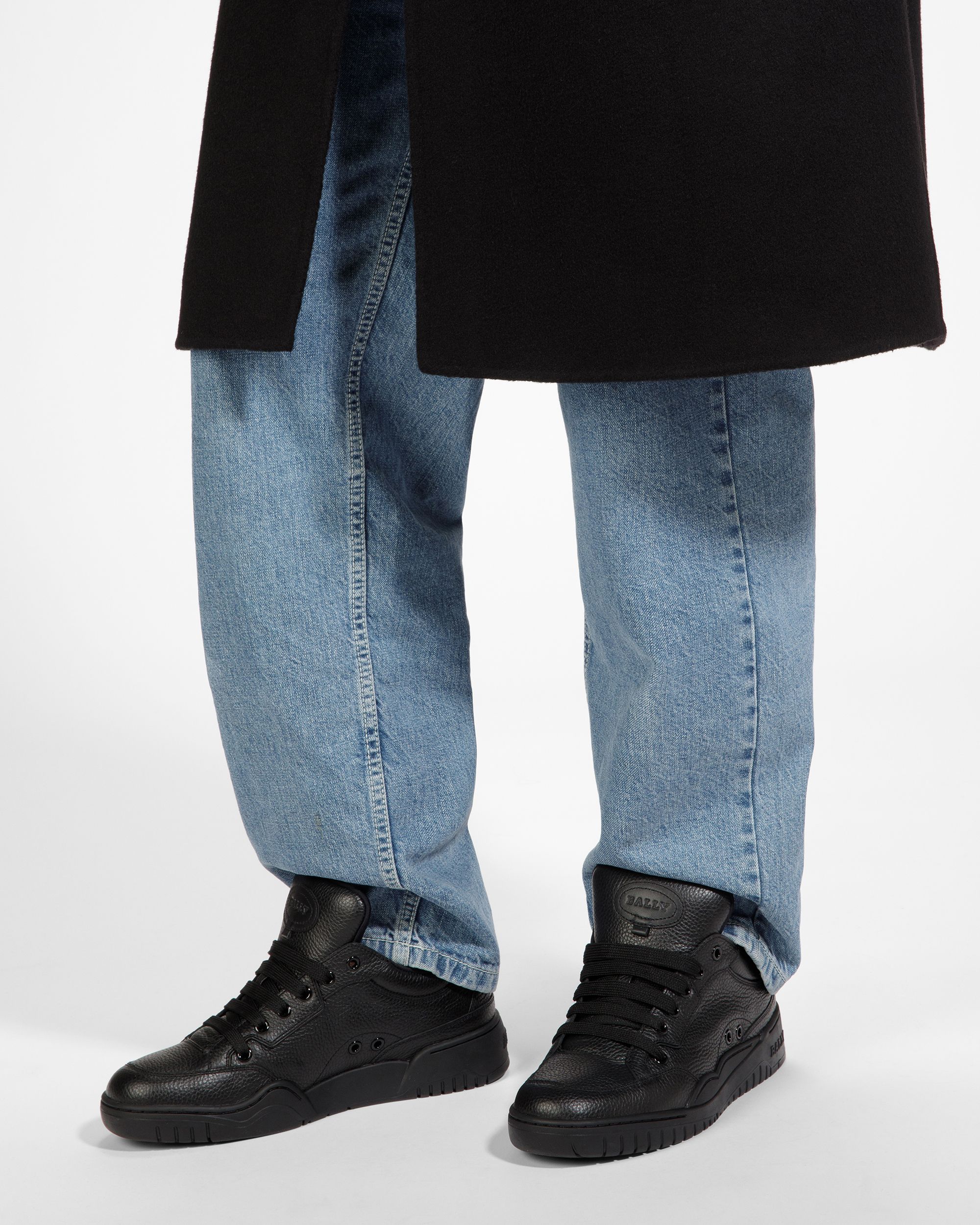 Bally Global - Kiro Leather Sneakers In Black - Negro