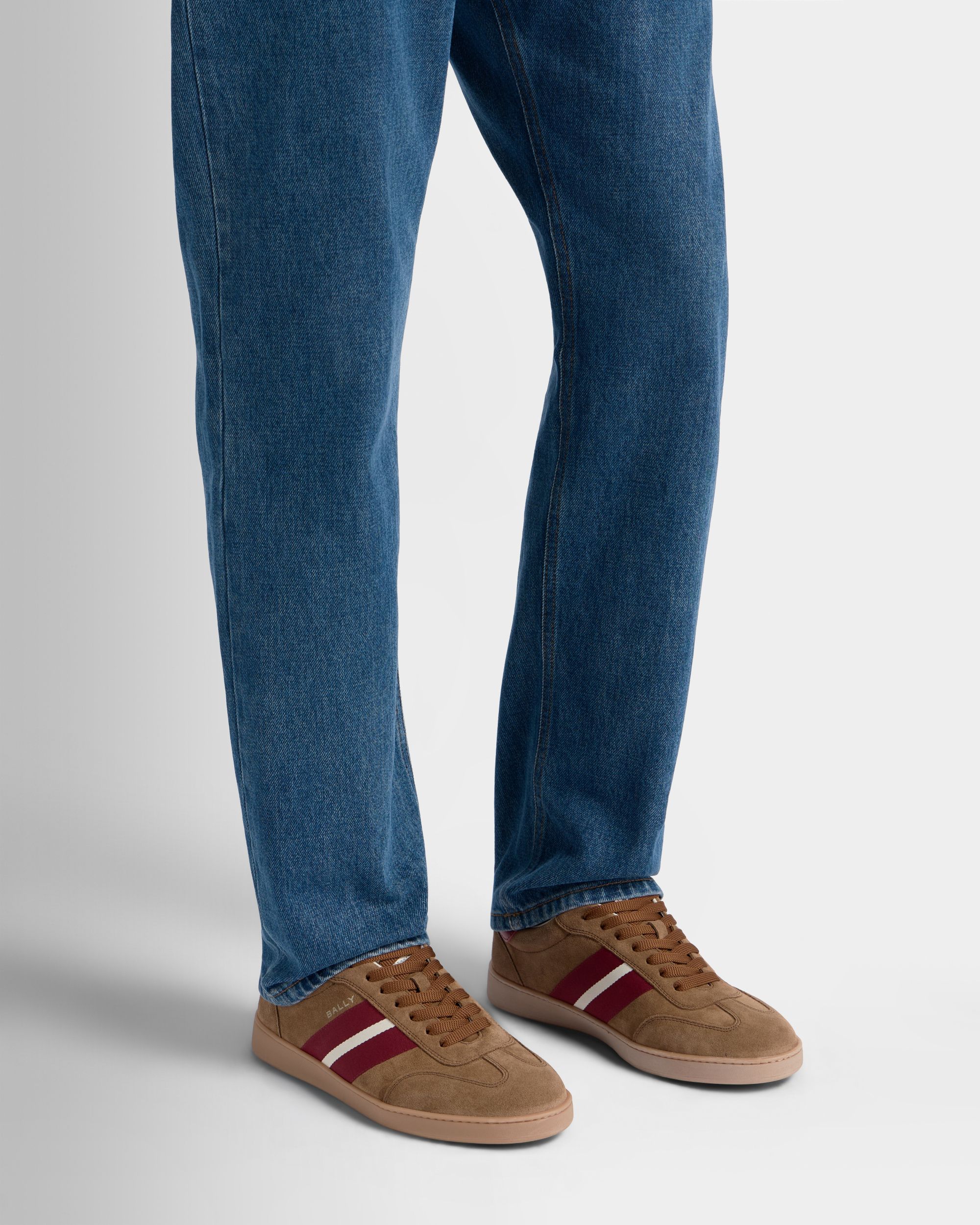 Bally Global - Retro Crest Sneaker in Beige Suede and Red Leather - Beige