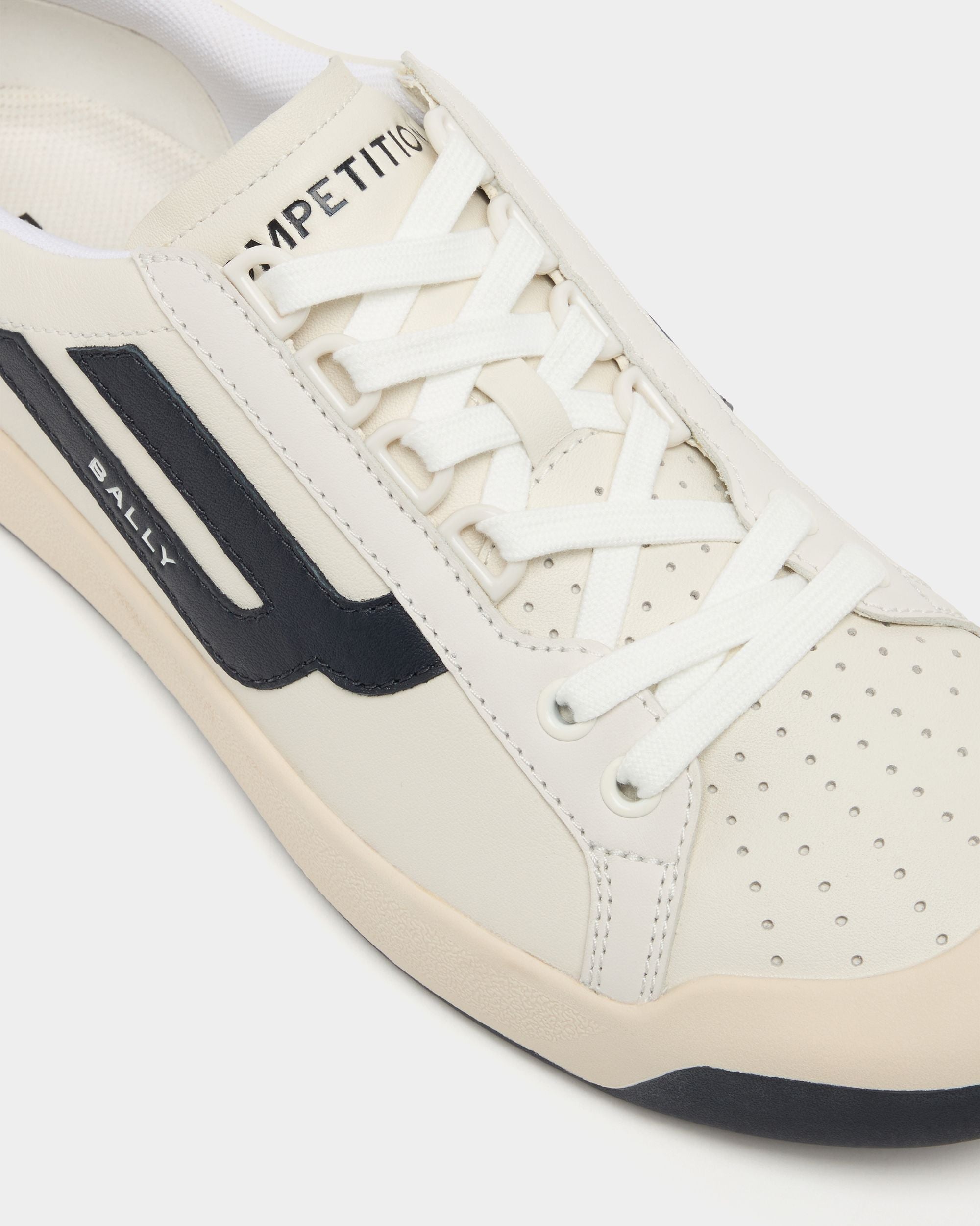 Bally Global - Competition Sneaker aus Leder in Weiß und Marineblau - White