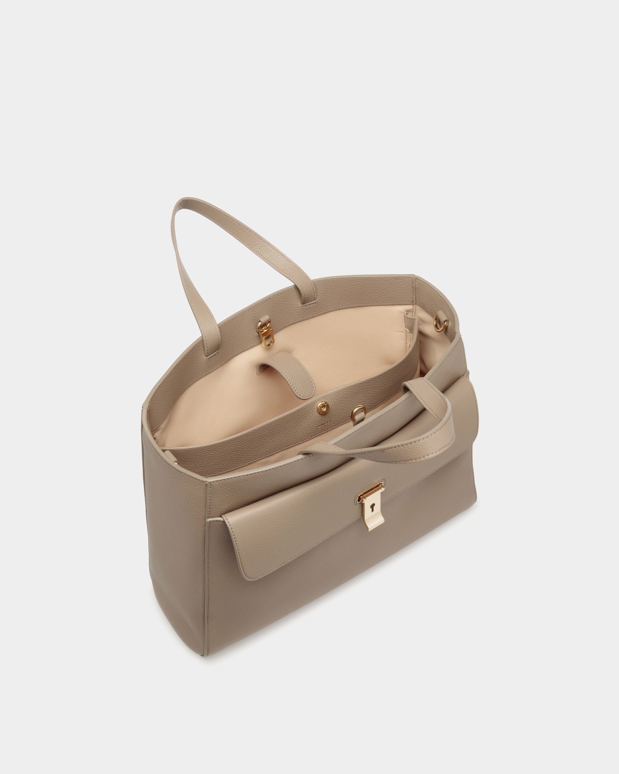 Bally Global - Lock Me Tote Bag In Taupe Grained Leather - Marrón
